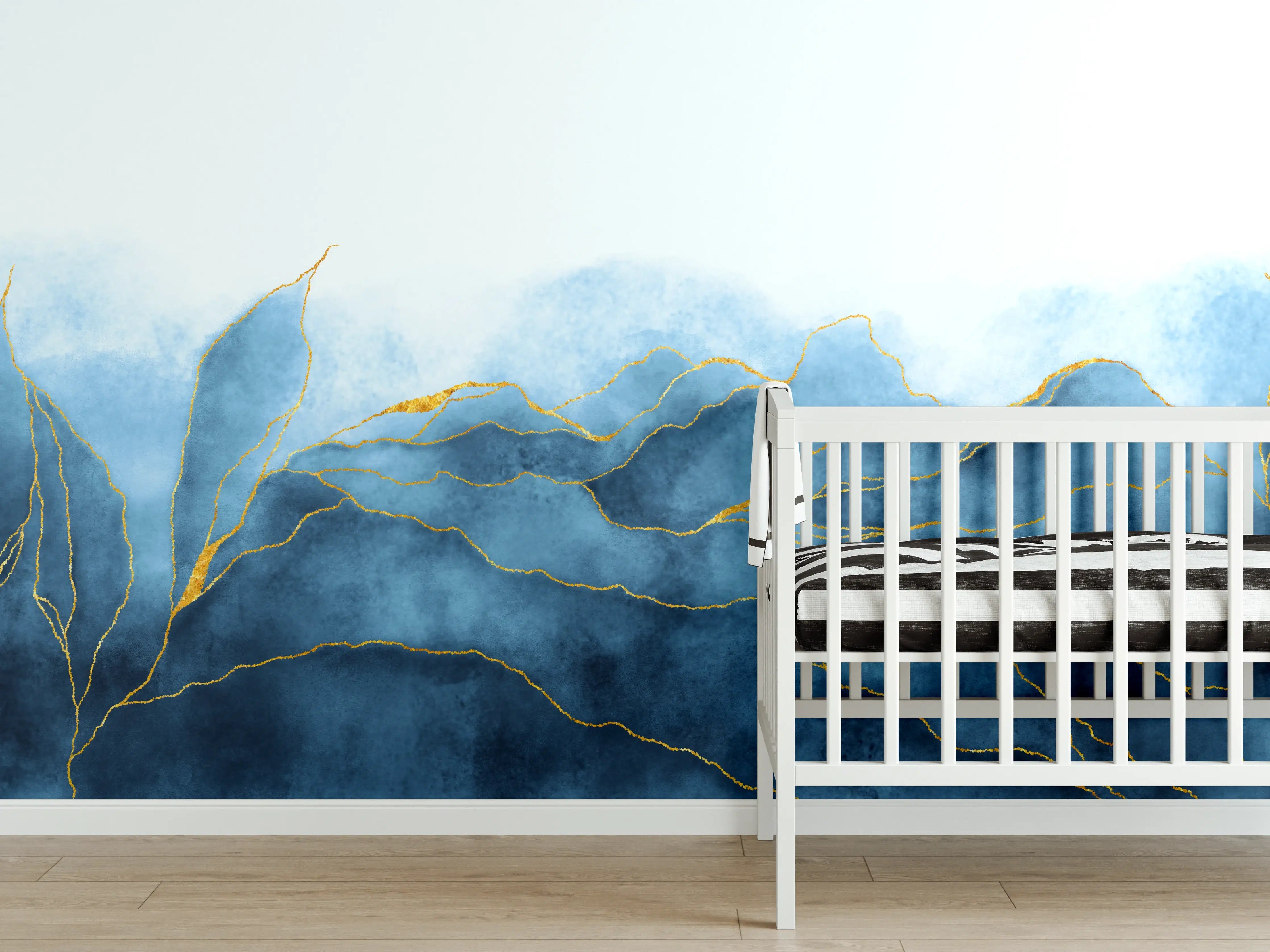Babyzimmer Wandgestaltung - Blaues Aquarell mit Goldelementen