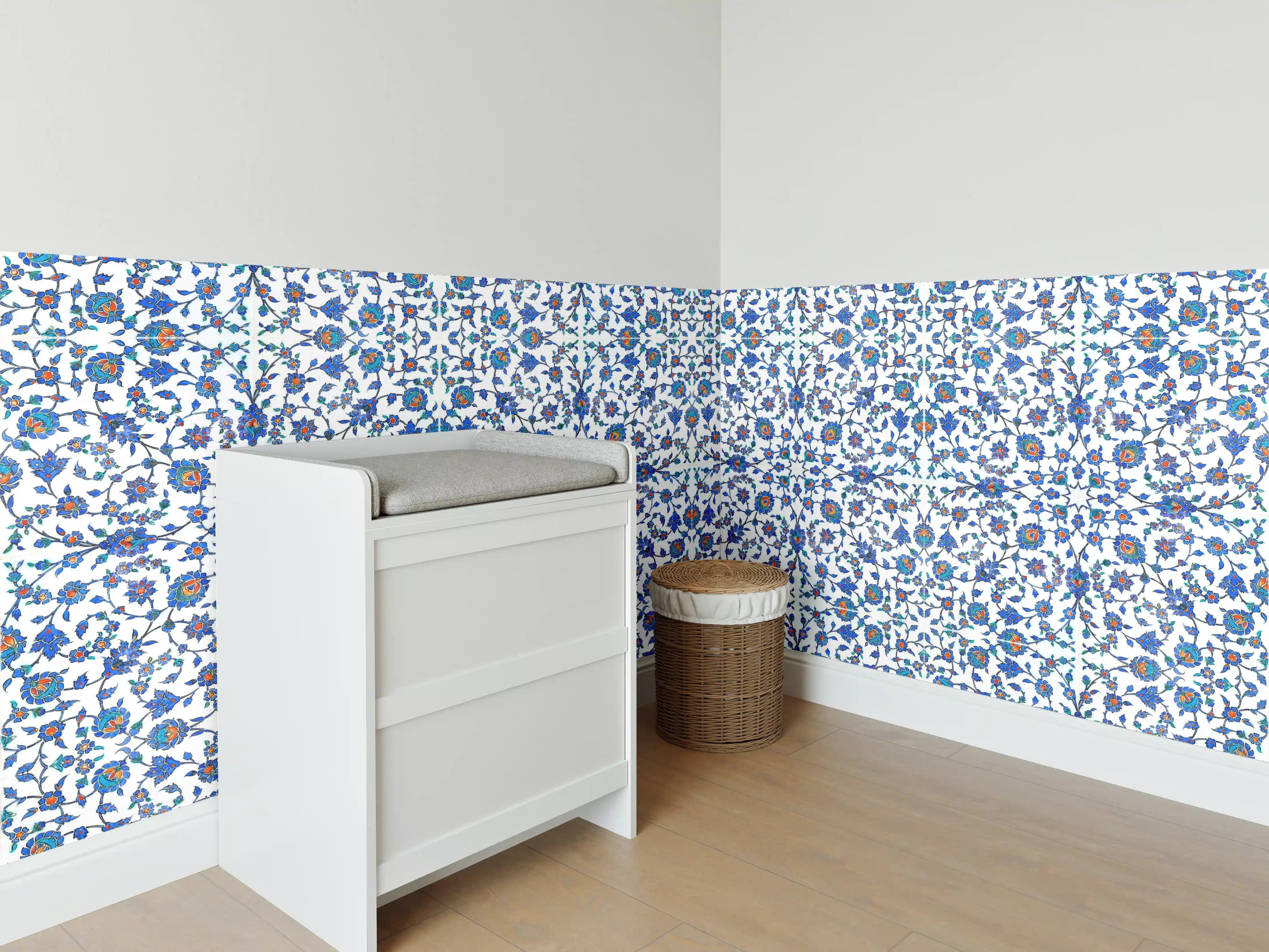 Babyzimmer Wandgestaltung - Blaues Blumen-Mosaik-Muster