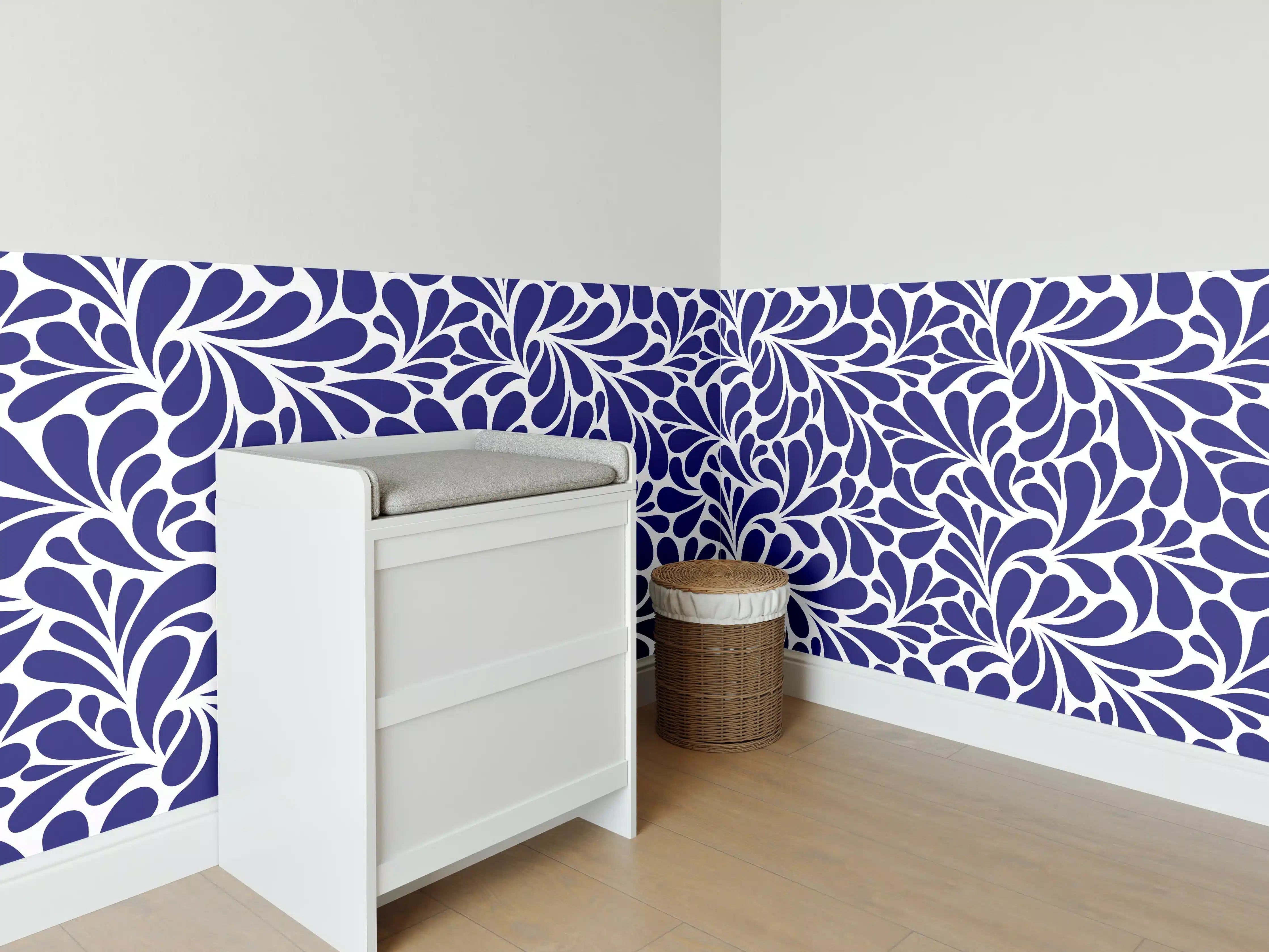 Babyzimmer Wandgestaltung - Blaues Blumenmuster – Eleganz und Frische