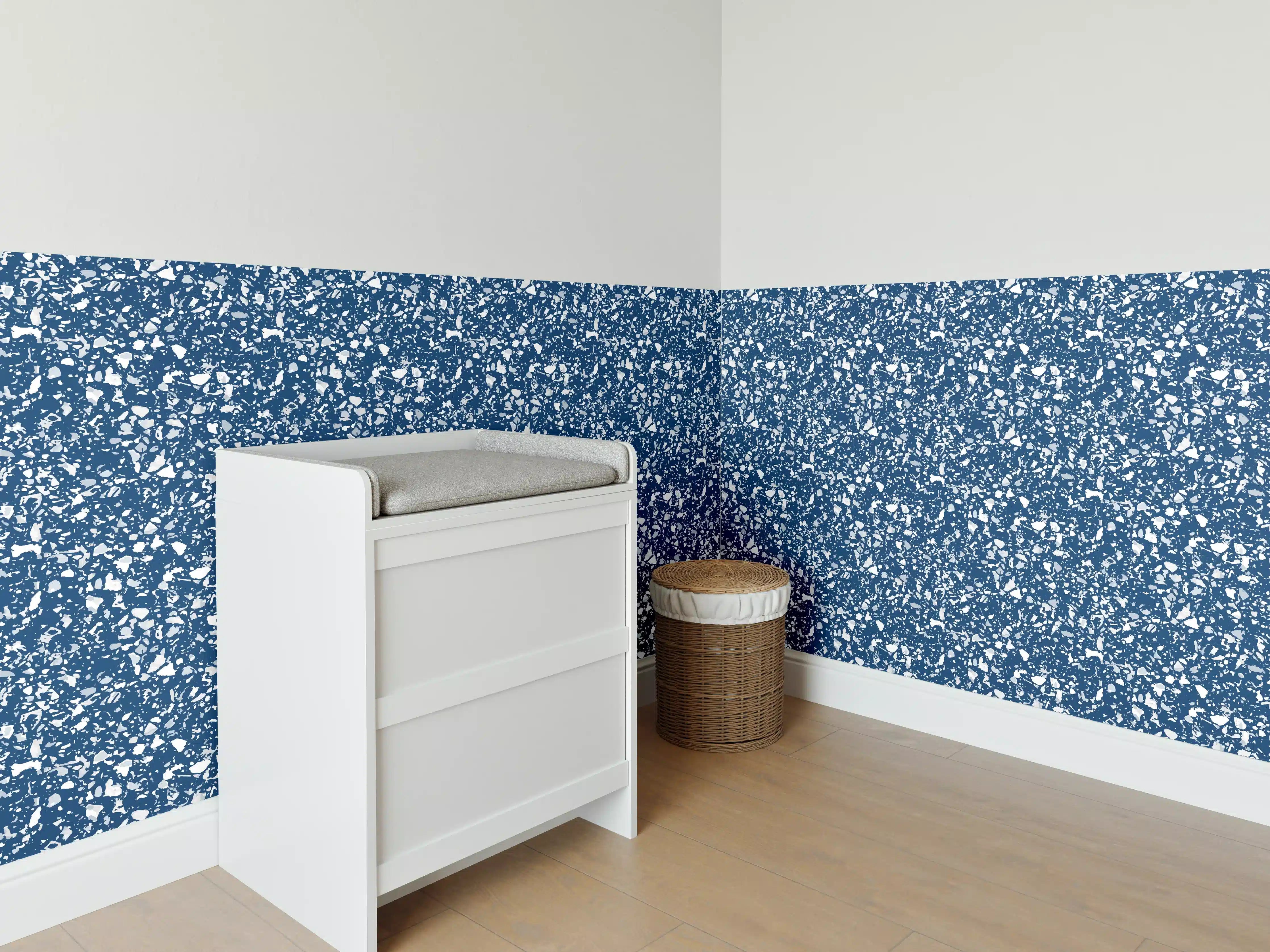 Babyzimmer Wandgestaltung - Blaues Terrazzo mit dunklen Steinoptiken