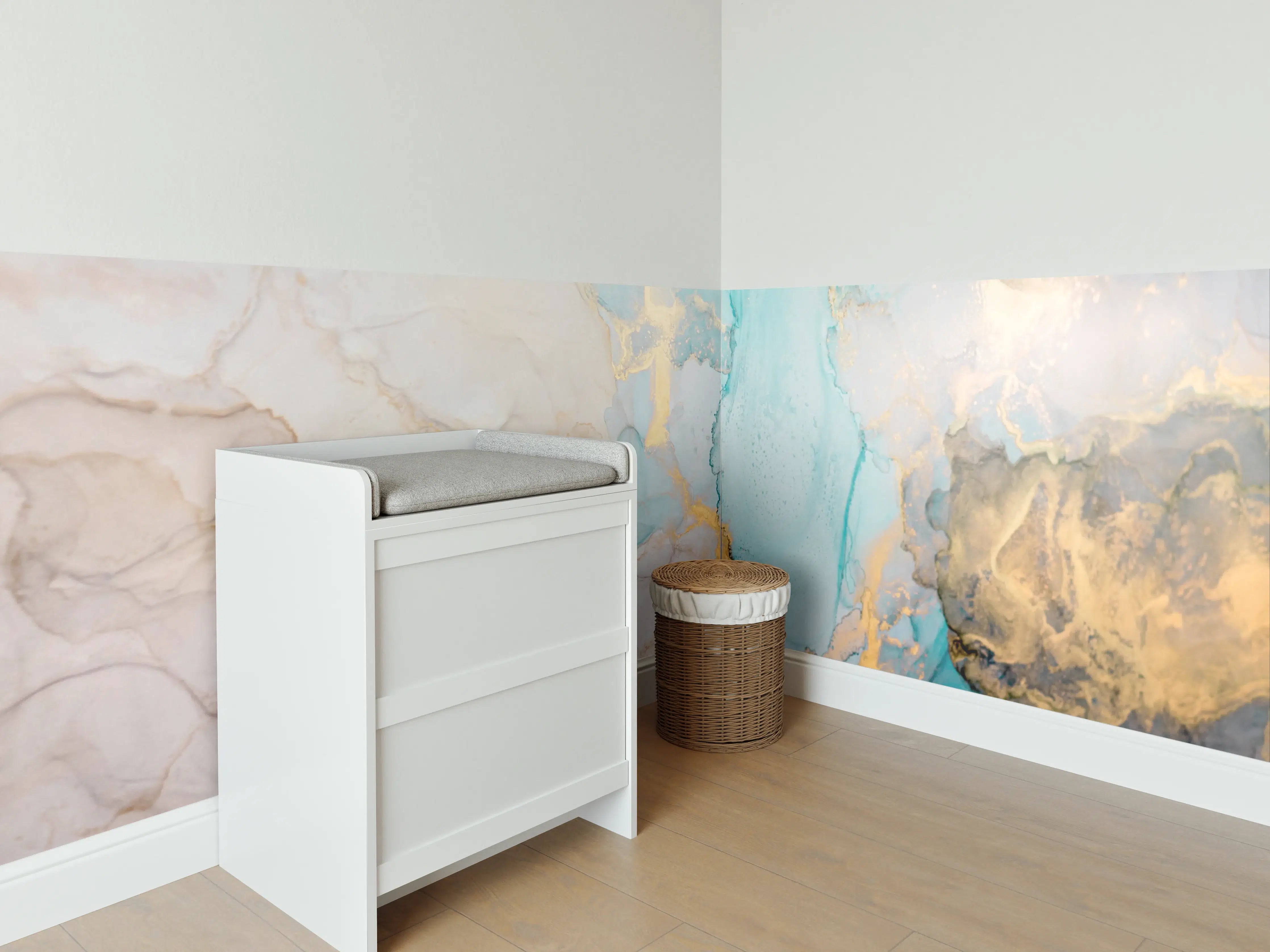 Babyzimmer Wandgestaltung - Blautöne mit Goldakzenten