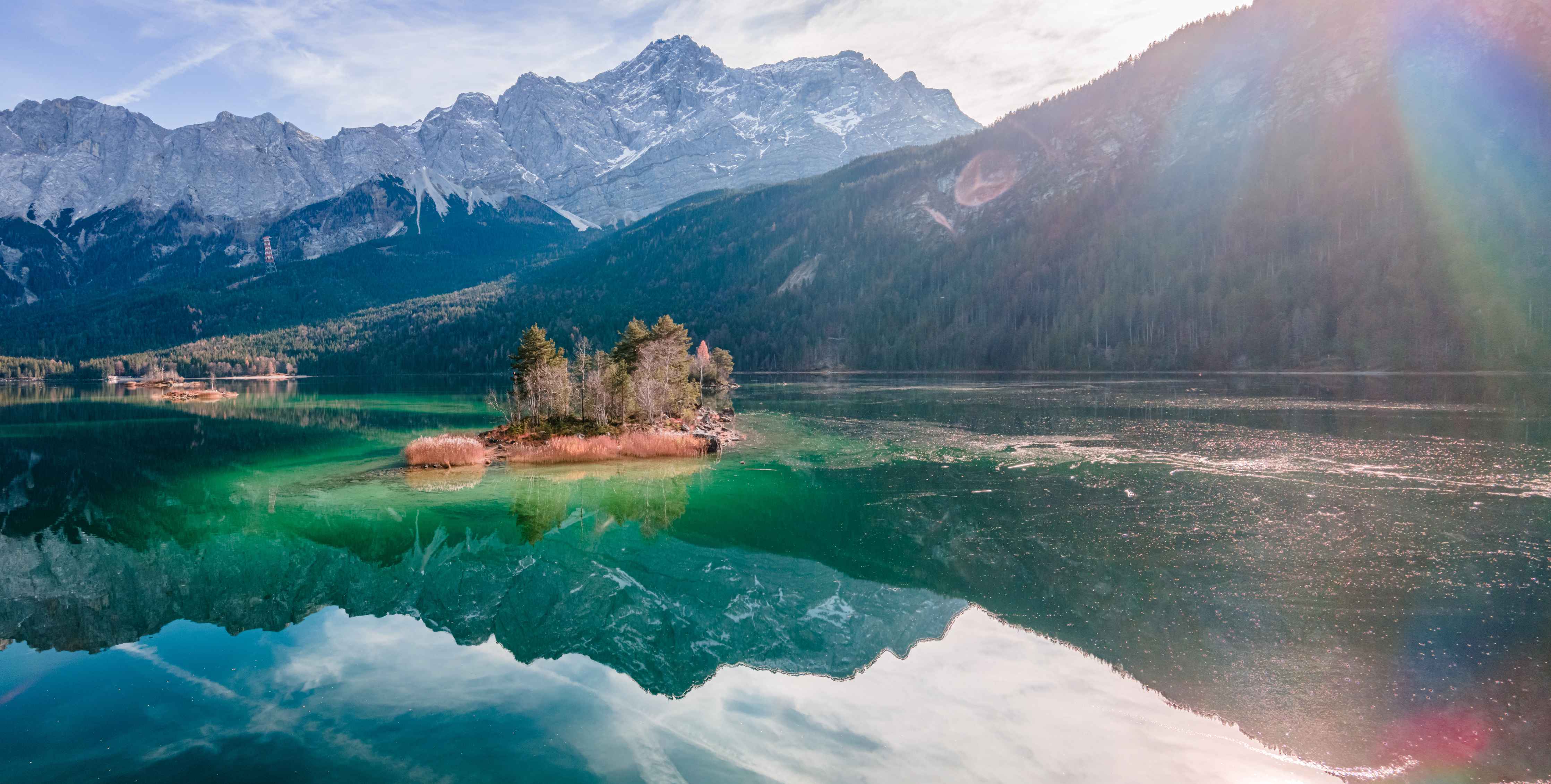 Babyzimmer Wandgestaltung-Blick auf den Eibsee mit der Zugspitze im Hintergrund