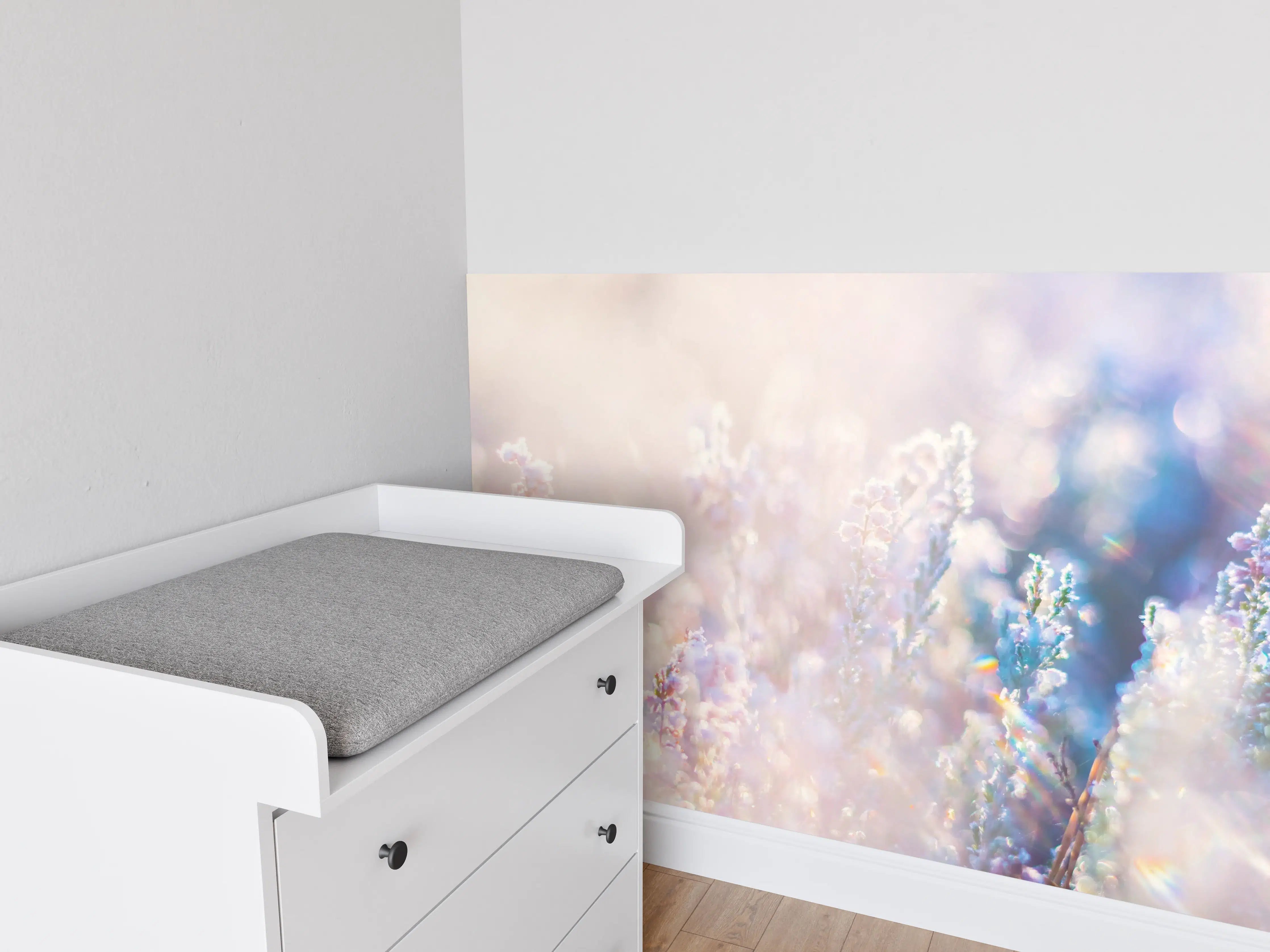 Babyzimmer Wandgestaltung - Blühende Lavendelwiesen in sanften Pastellfarben