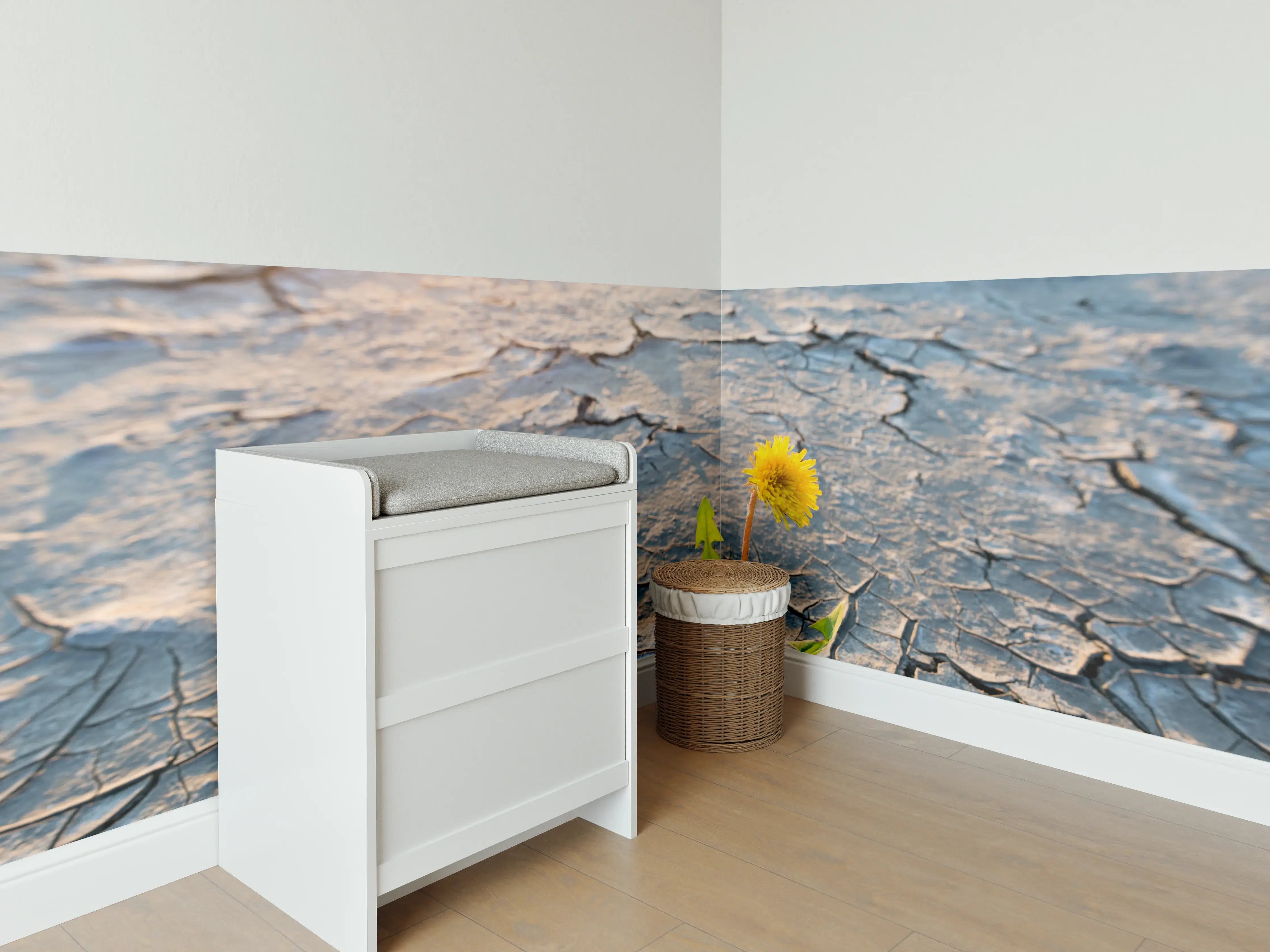 Babyzimmer Wandgestaltung - Blume wächst in trockener Wüste