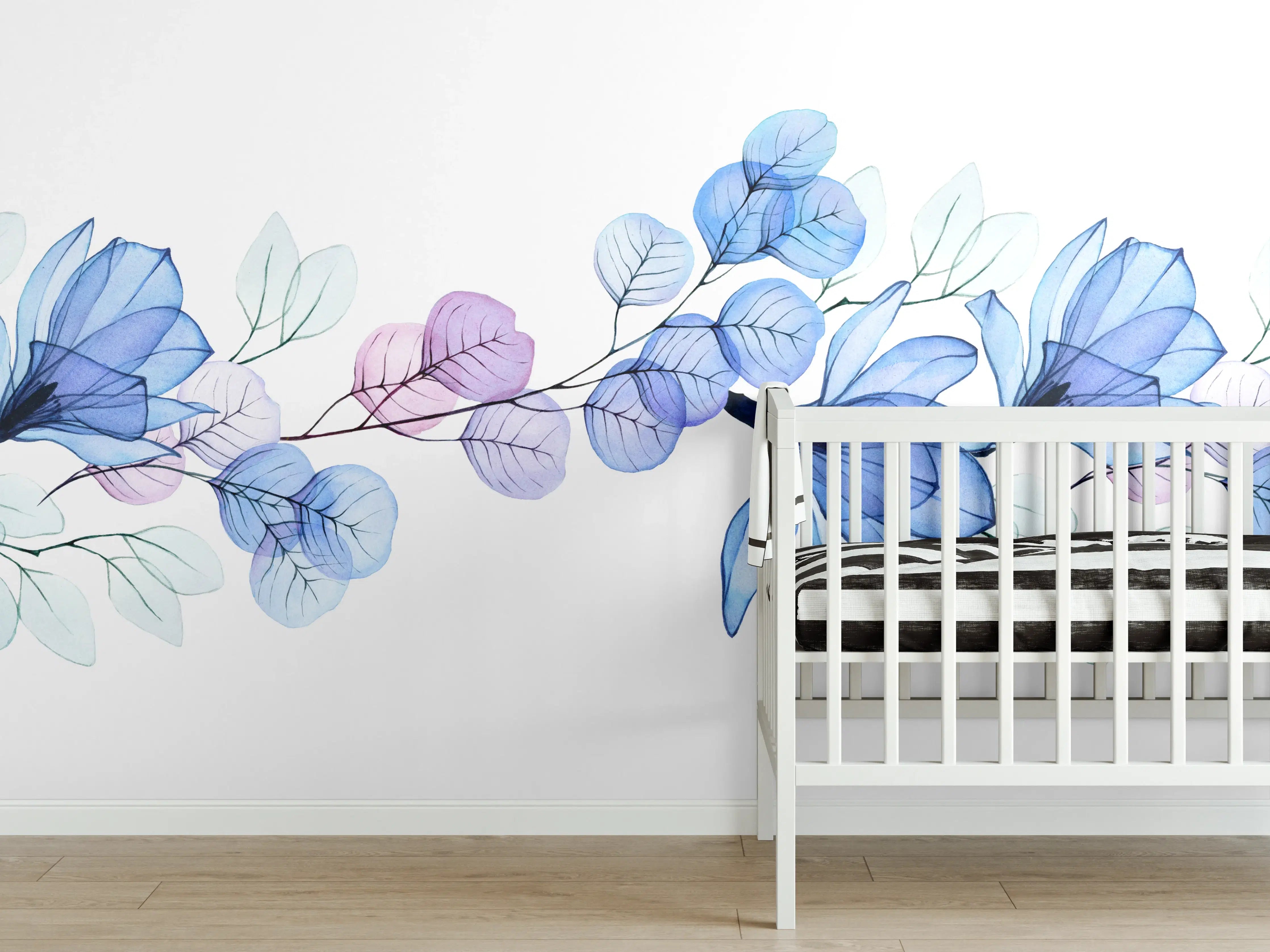Babyzimmer Wandgestaltung - Blumen in Blau, Lila und Grautönen