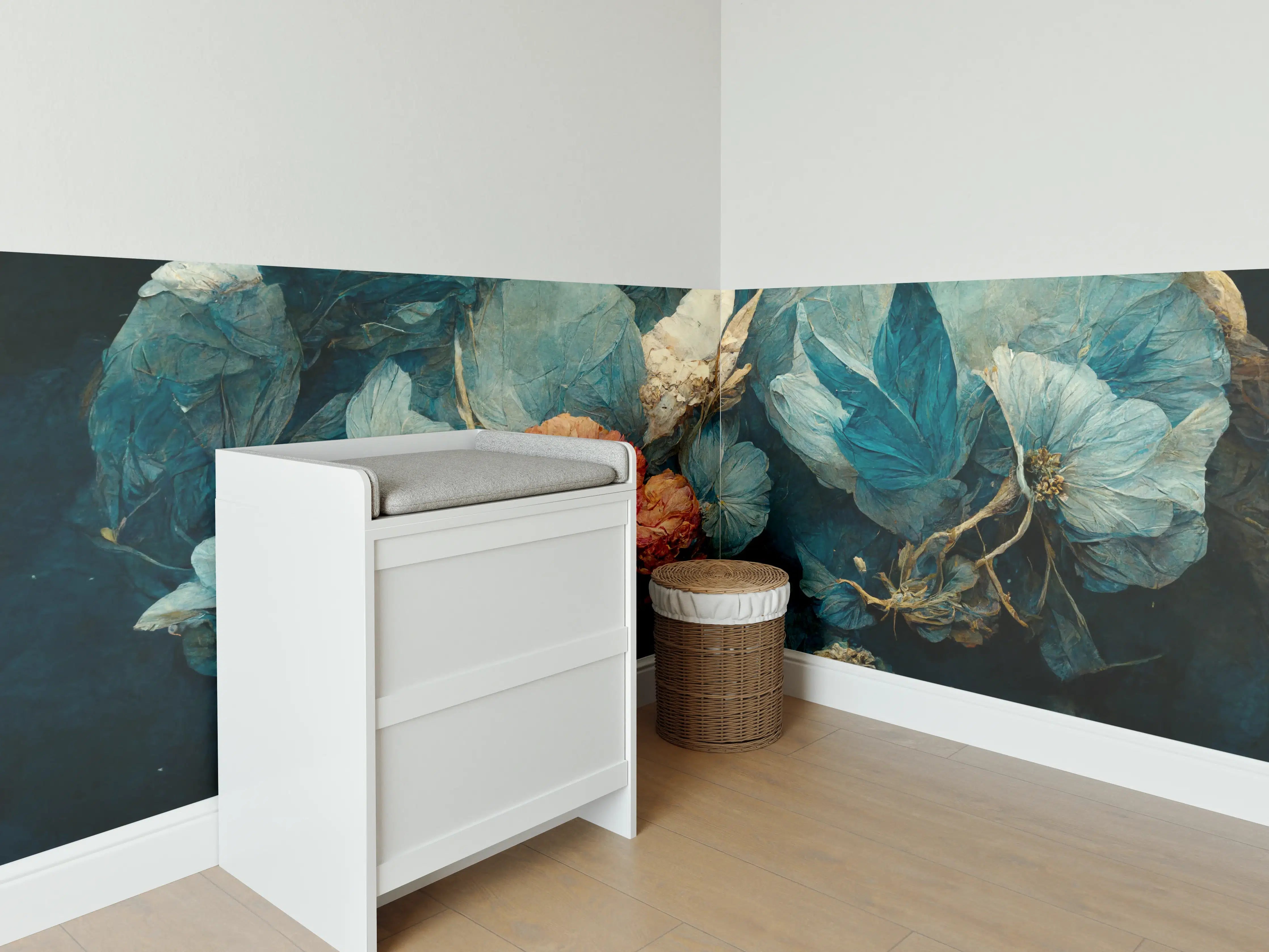 Babyzimmer Wandgestaltung - Blumendetail in Blau und Orange