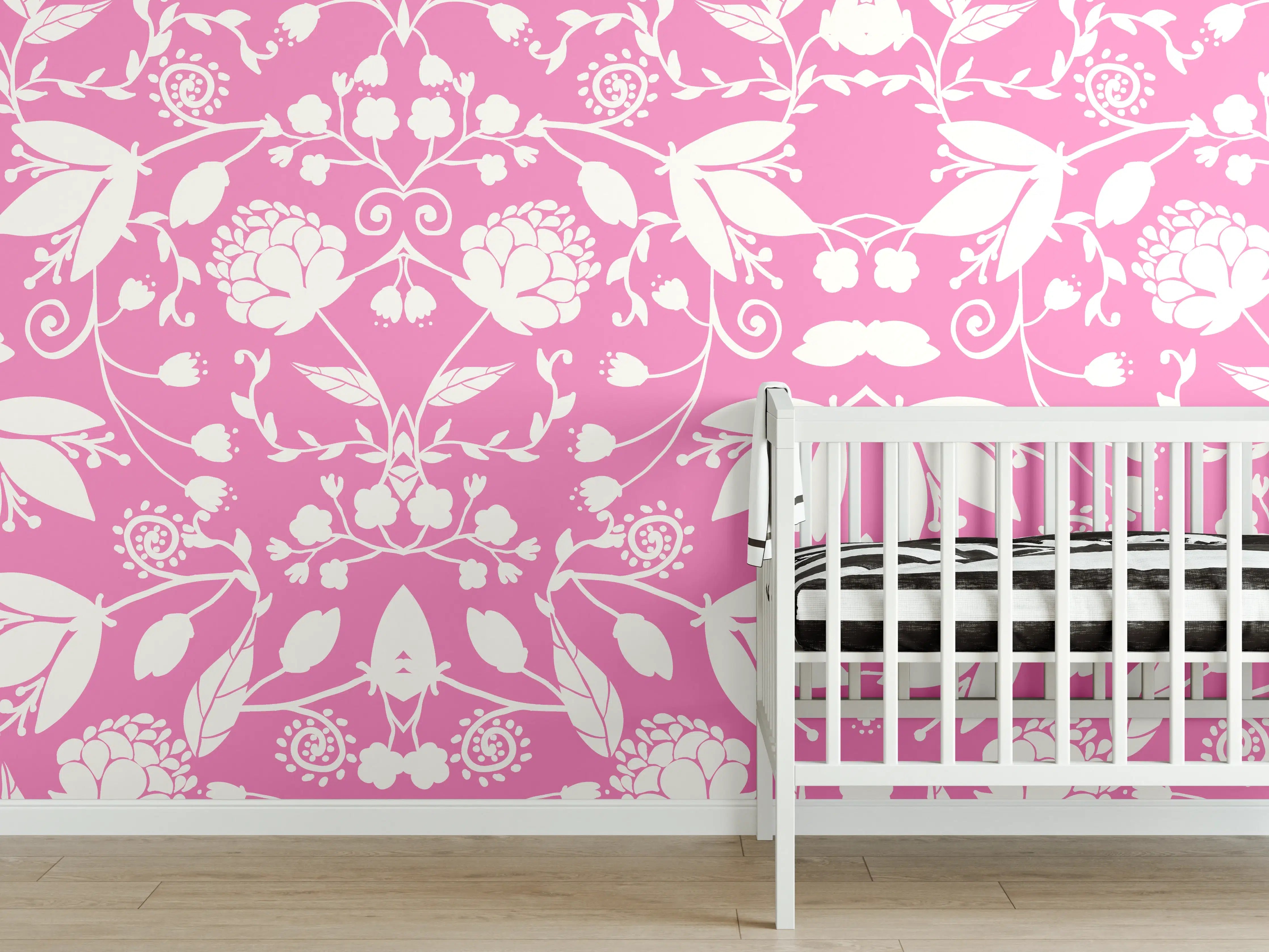 Babyzimmer Wandgestaltung - Blumenmuster auf rosa Hintergrund
