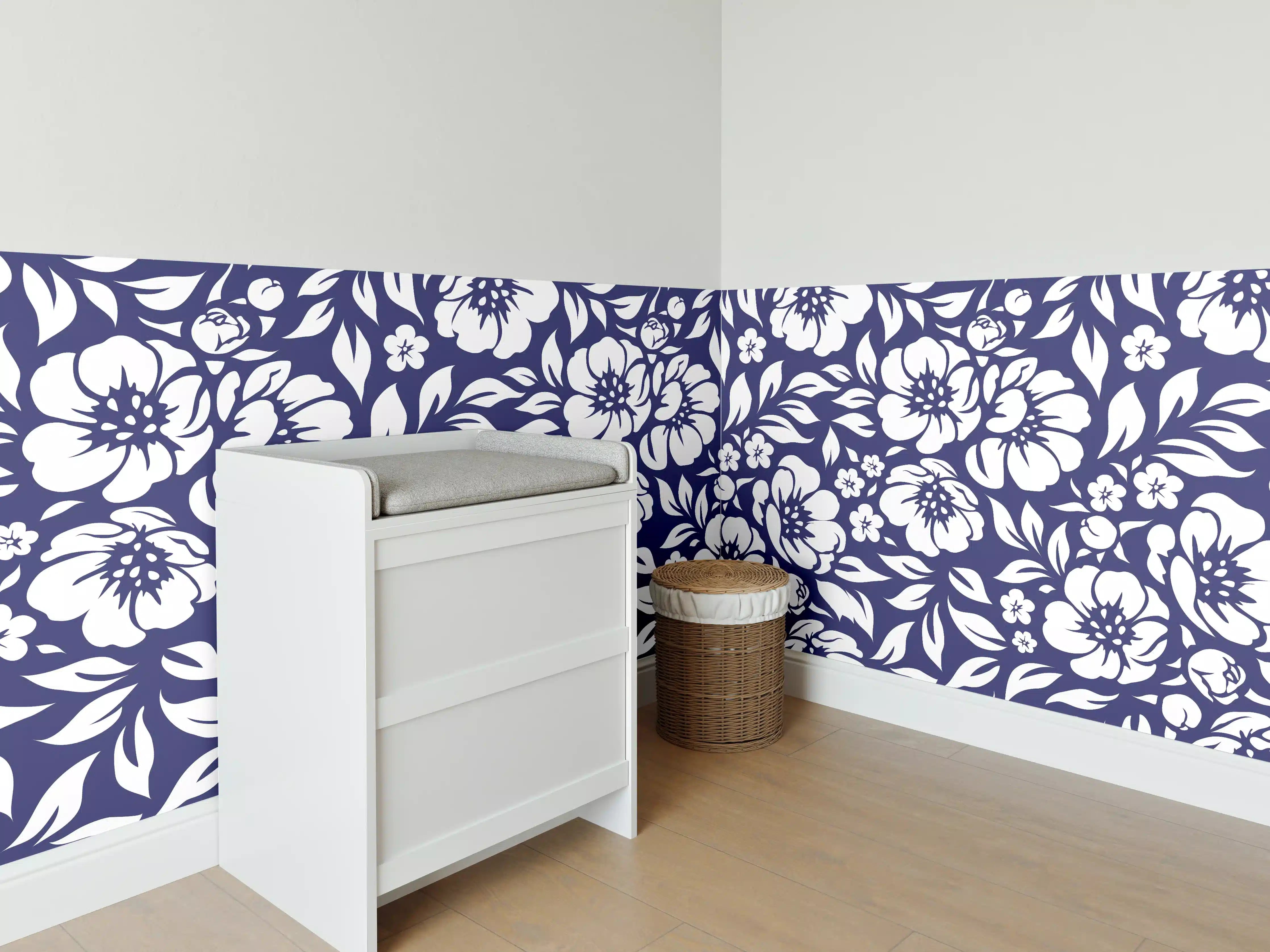 Babyzimmer Wandgestaltung - Blumenmuster in Blau und Weiß