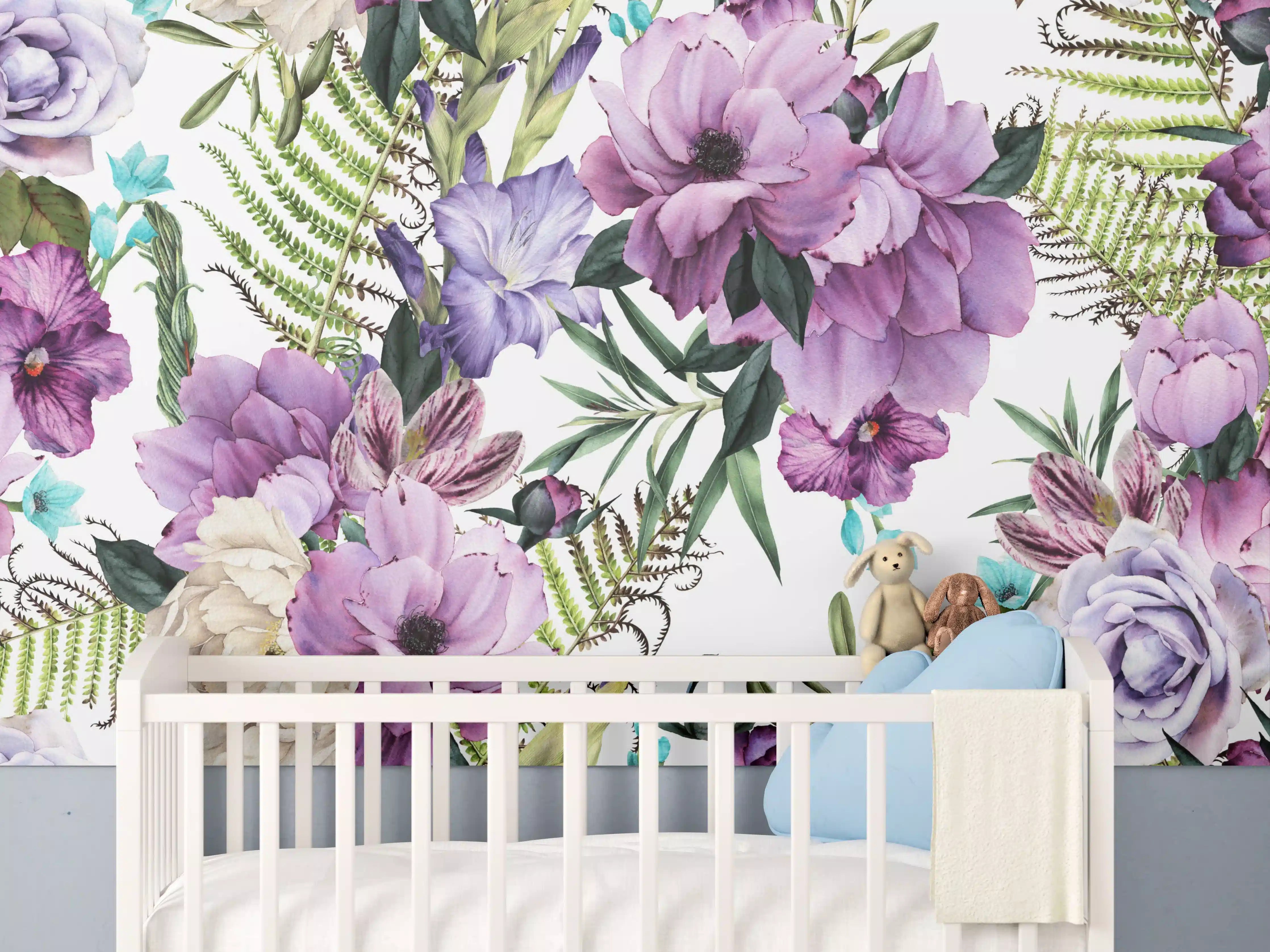 Babyzimmer Wandgestaltung - Blumenmuster in Lila und Grün, Weiße Akzente, Frühlingshaft