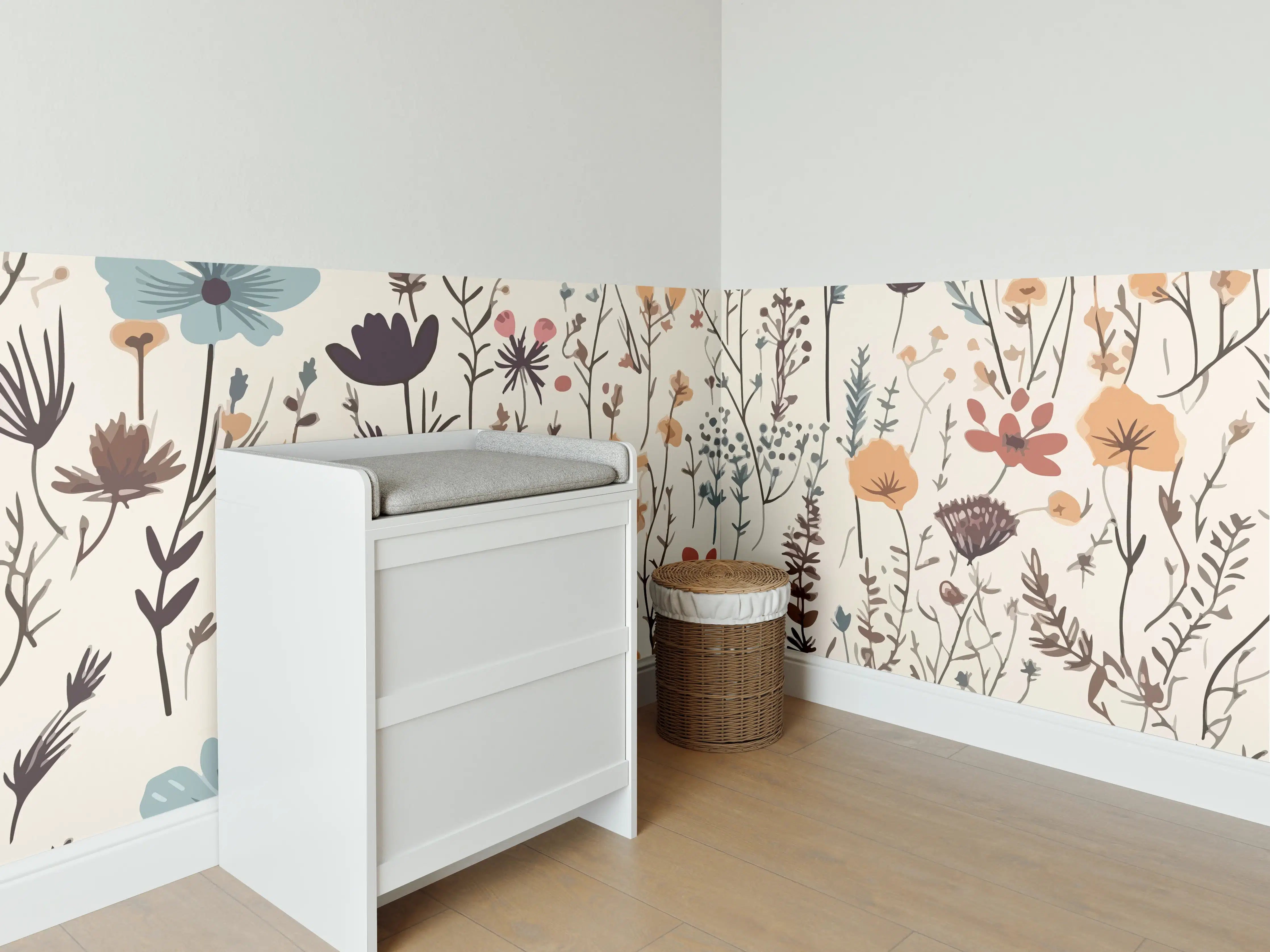 Babyzimmer Wandgestaltung - Blumenmuster in sanften Erdtönen
