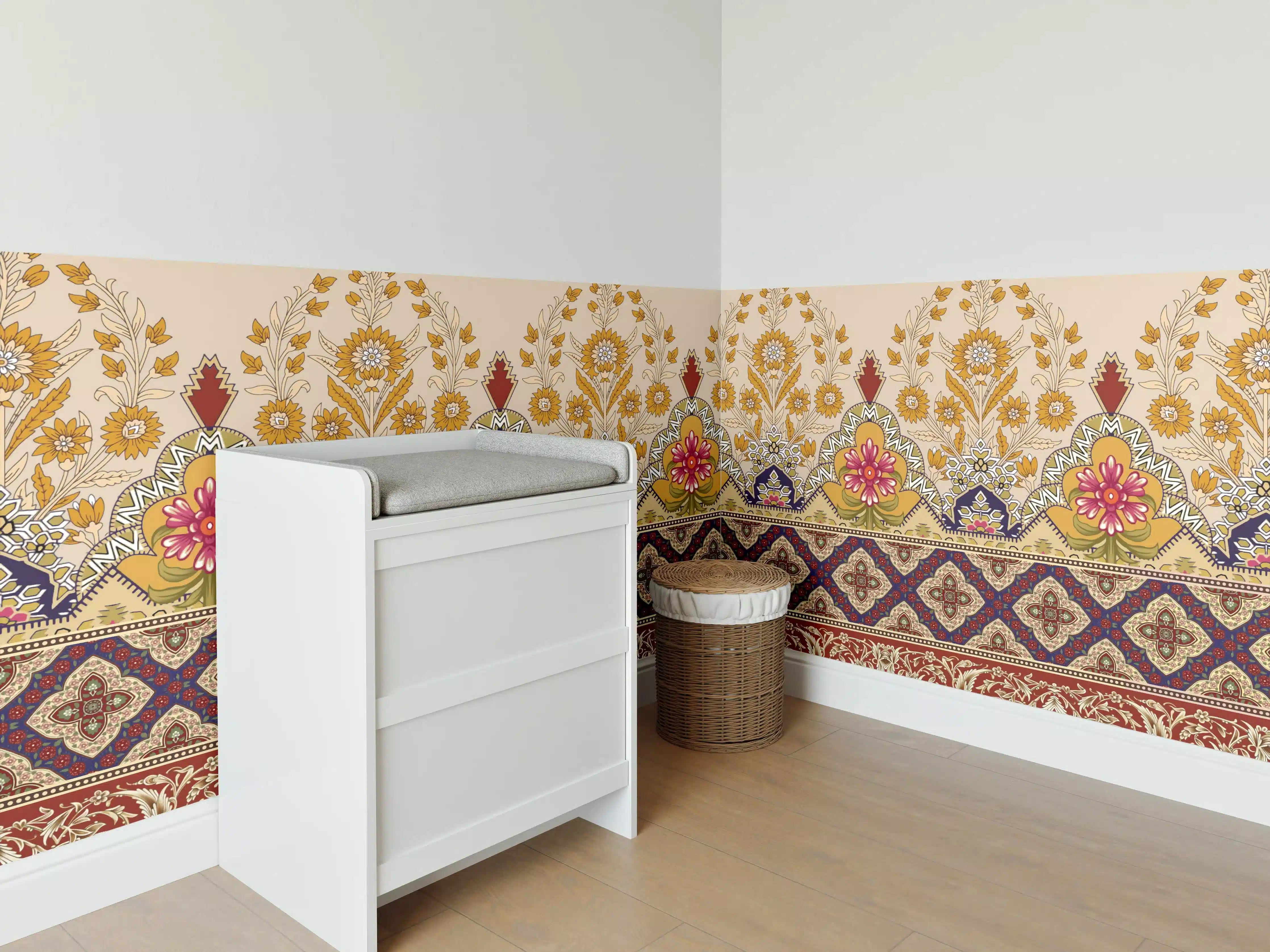 Babyzimmer Wandgestaltung - Blumenmuster mit Goldakzenten