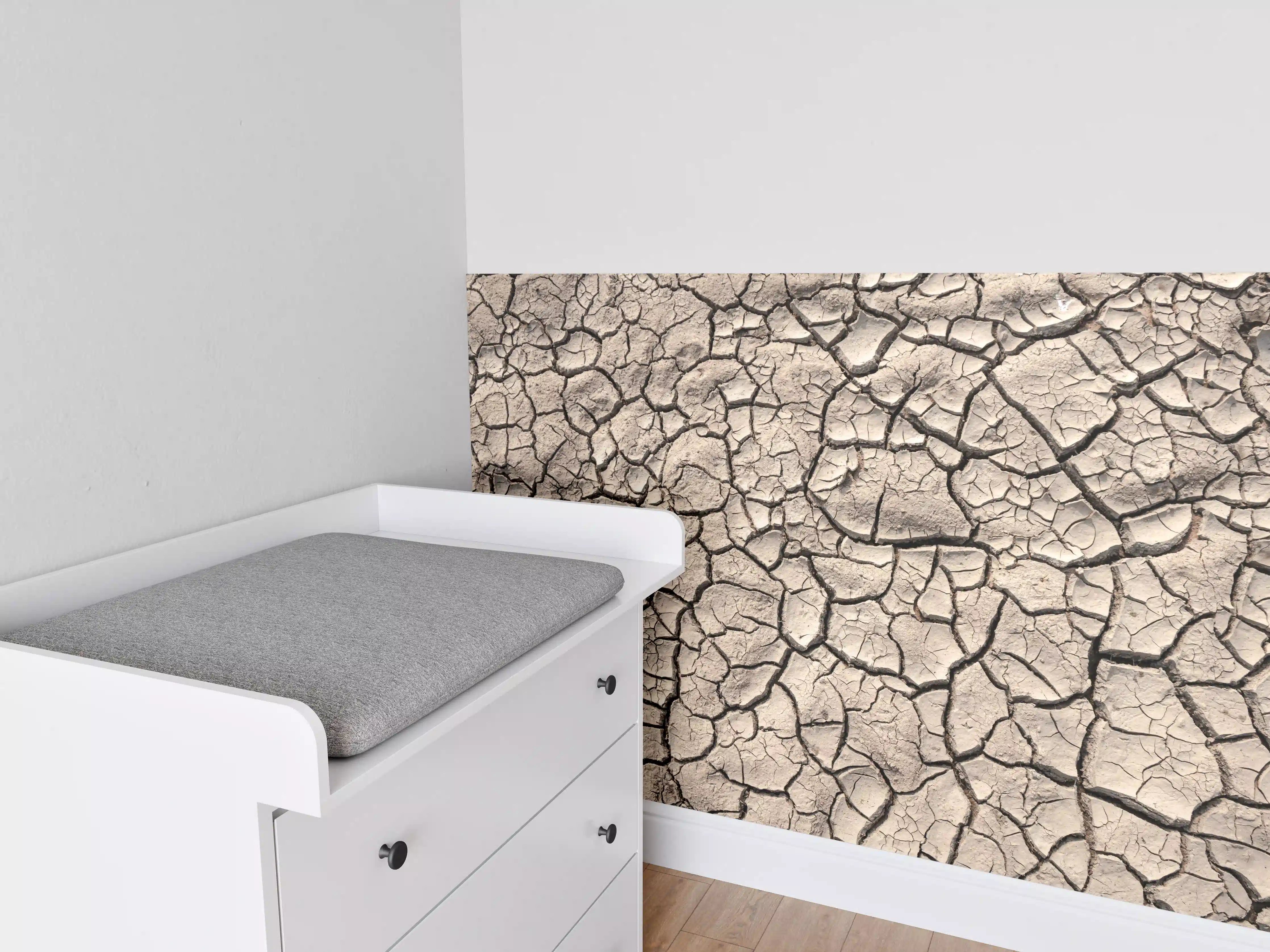 Babyzimmer Wandgestaltung - Bodenrisse auf Trockenem Boden