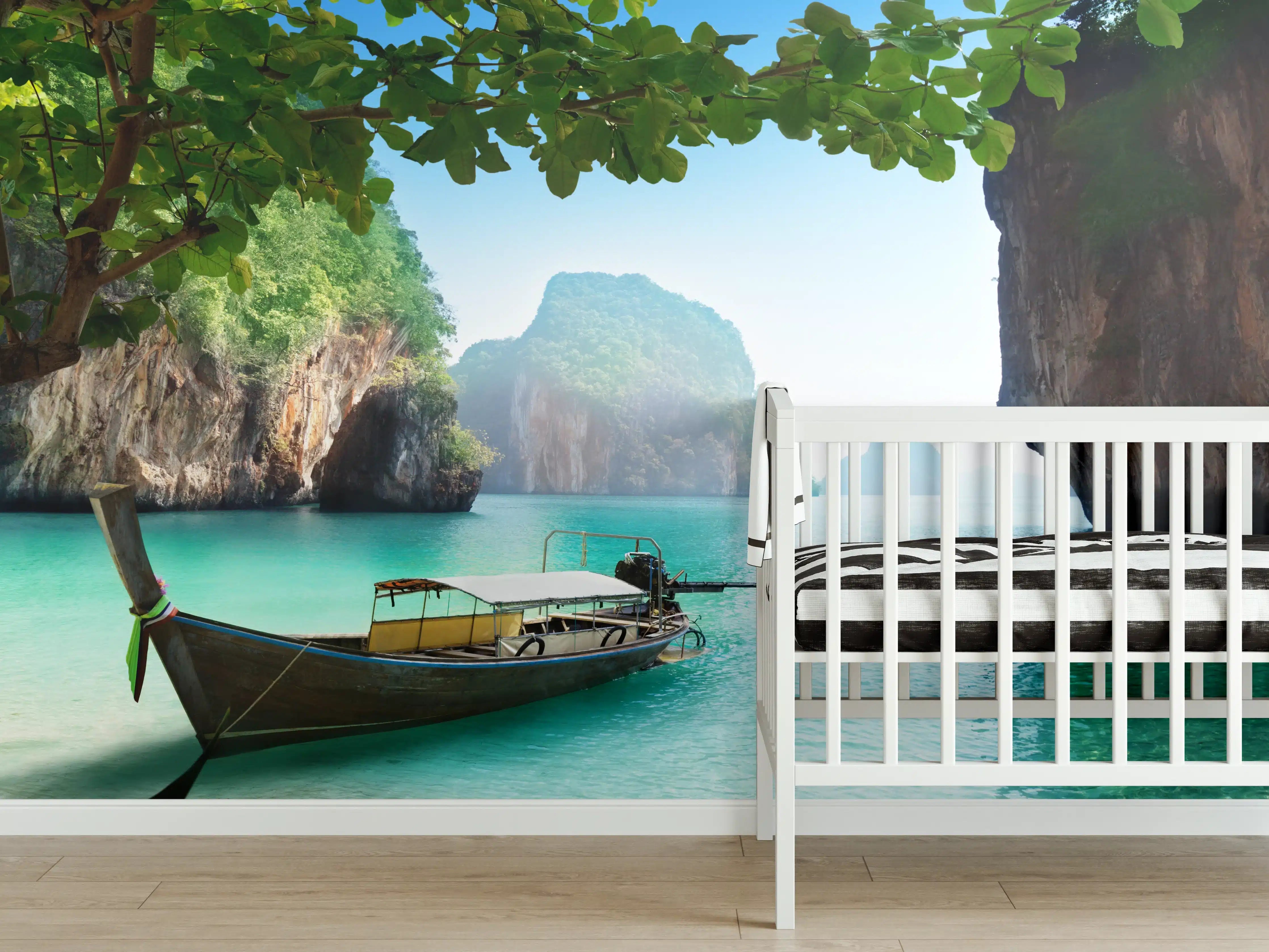 Babyzimmer Wandgestaltung - Boot auf kleiner Insel in Thailand