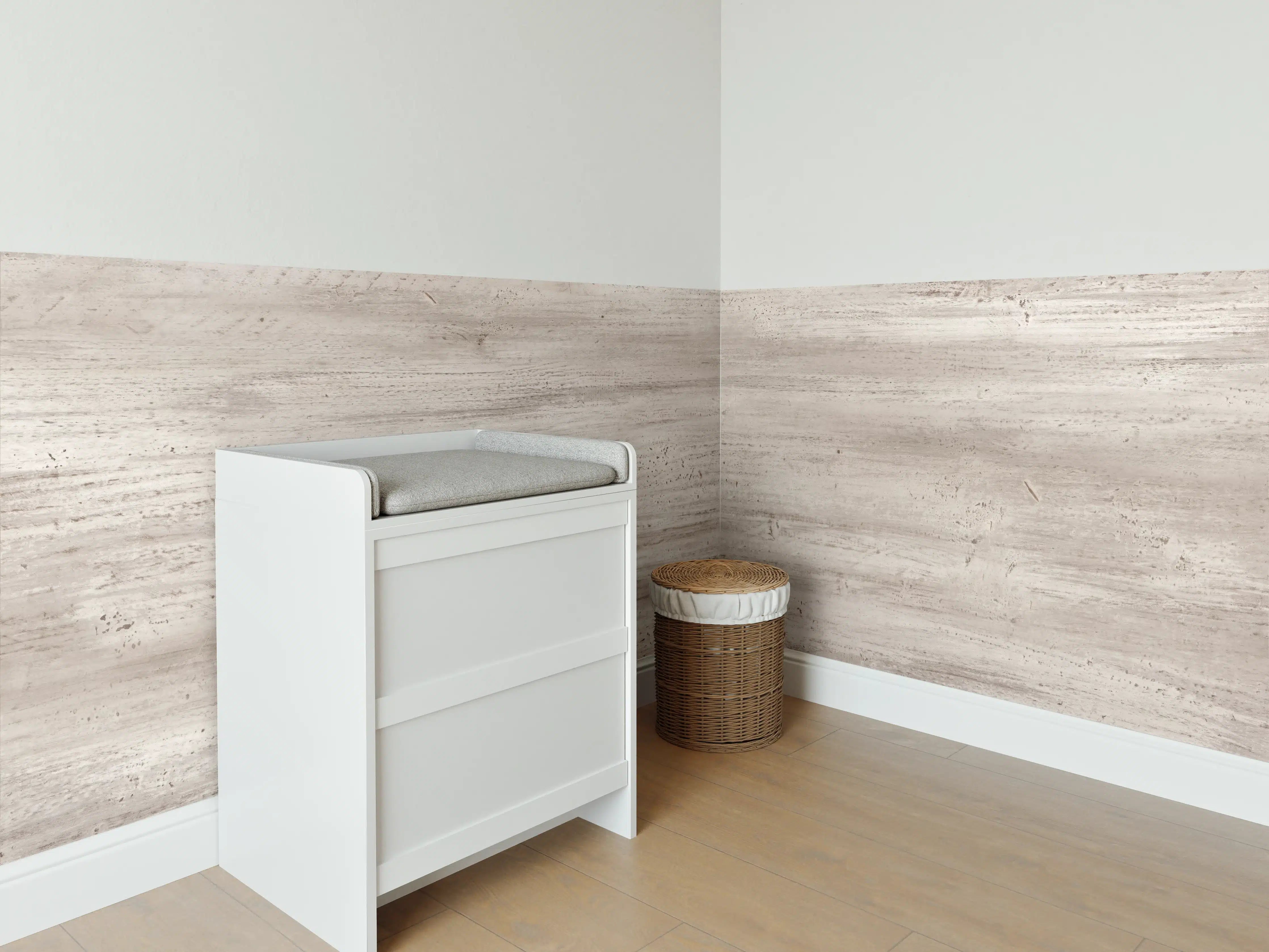 Babyzimmer Wandgestaltung - Bräunliche alte Holztextur
