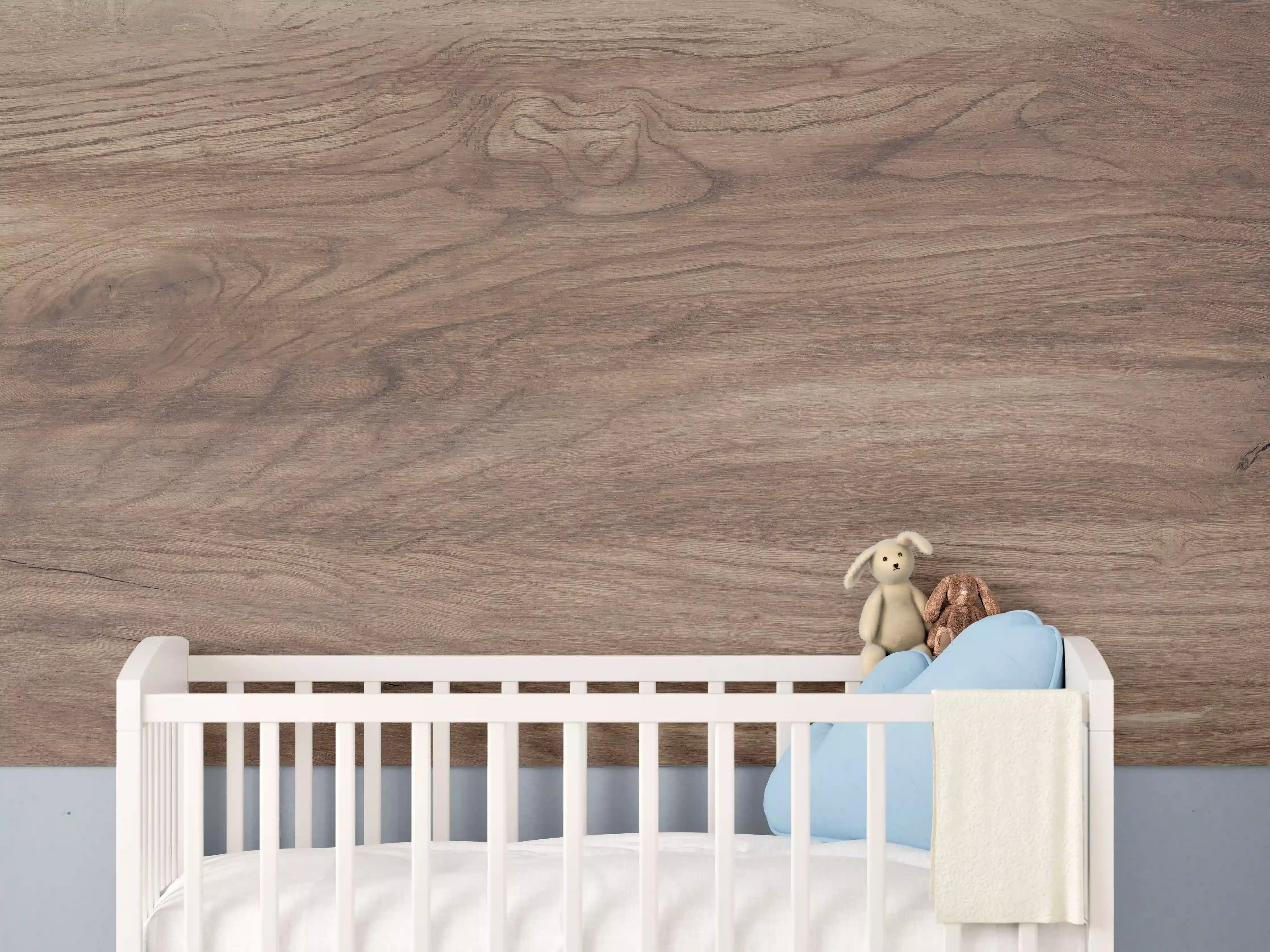 Babyzimmer Wandgestaltung - Braune Holz Textur mit Muster