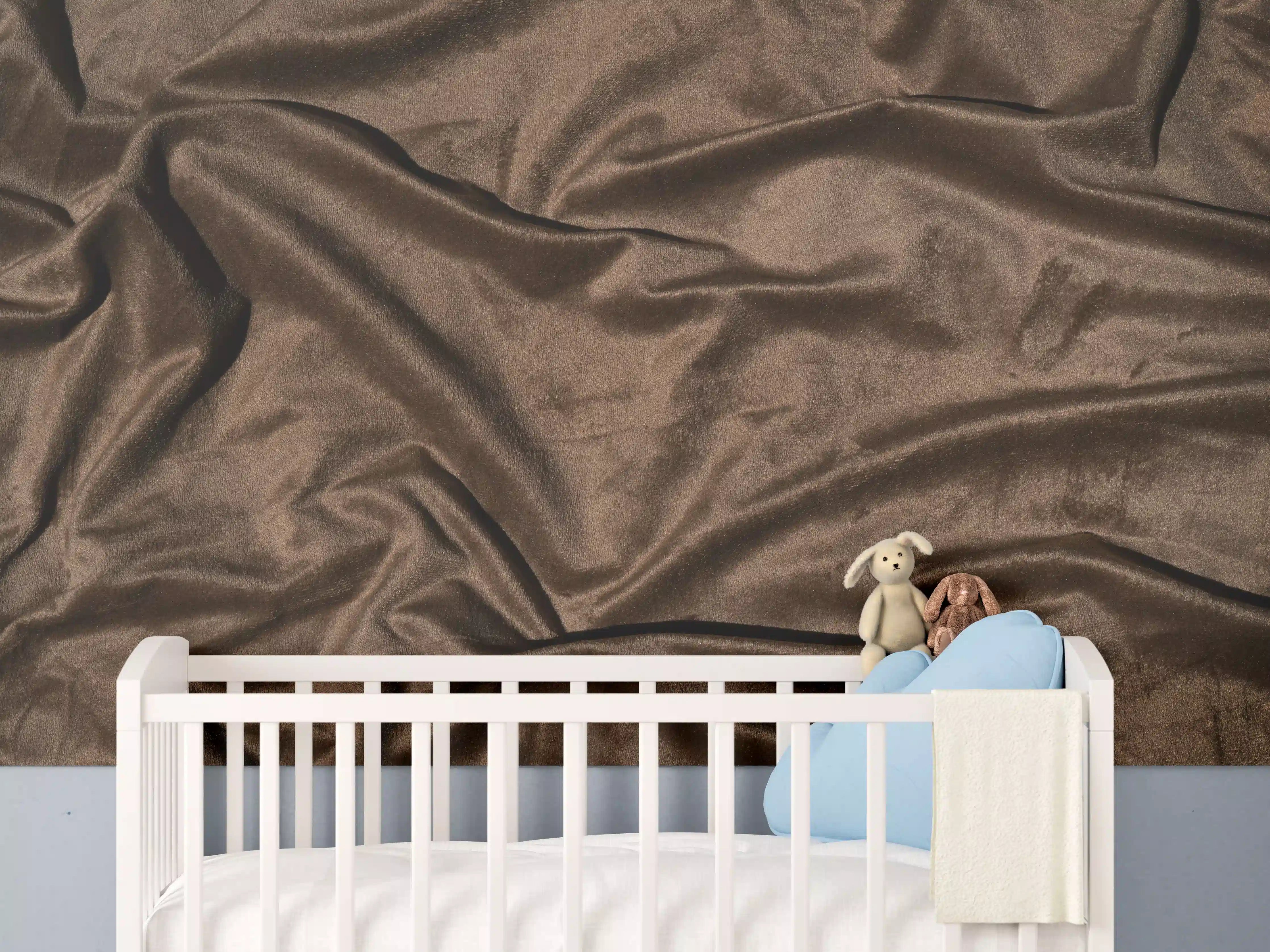 Babyzimmer Wandgestaltung - Braune Satin Seide