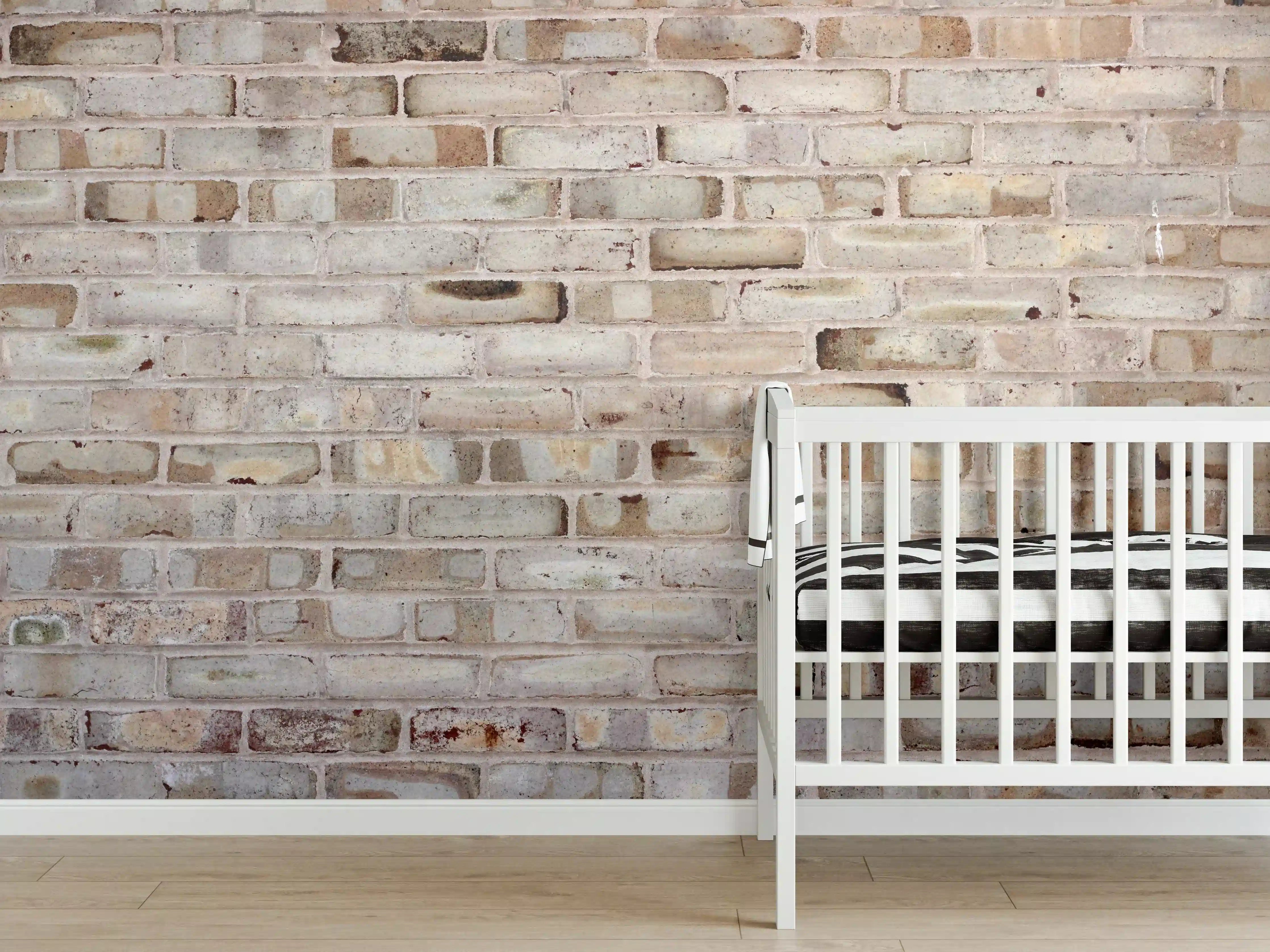 Babyzimmer Wandgestaltung - Braune verschimmelte Ziegelmauer