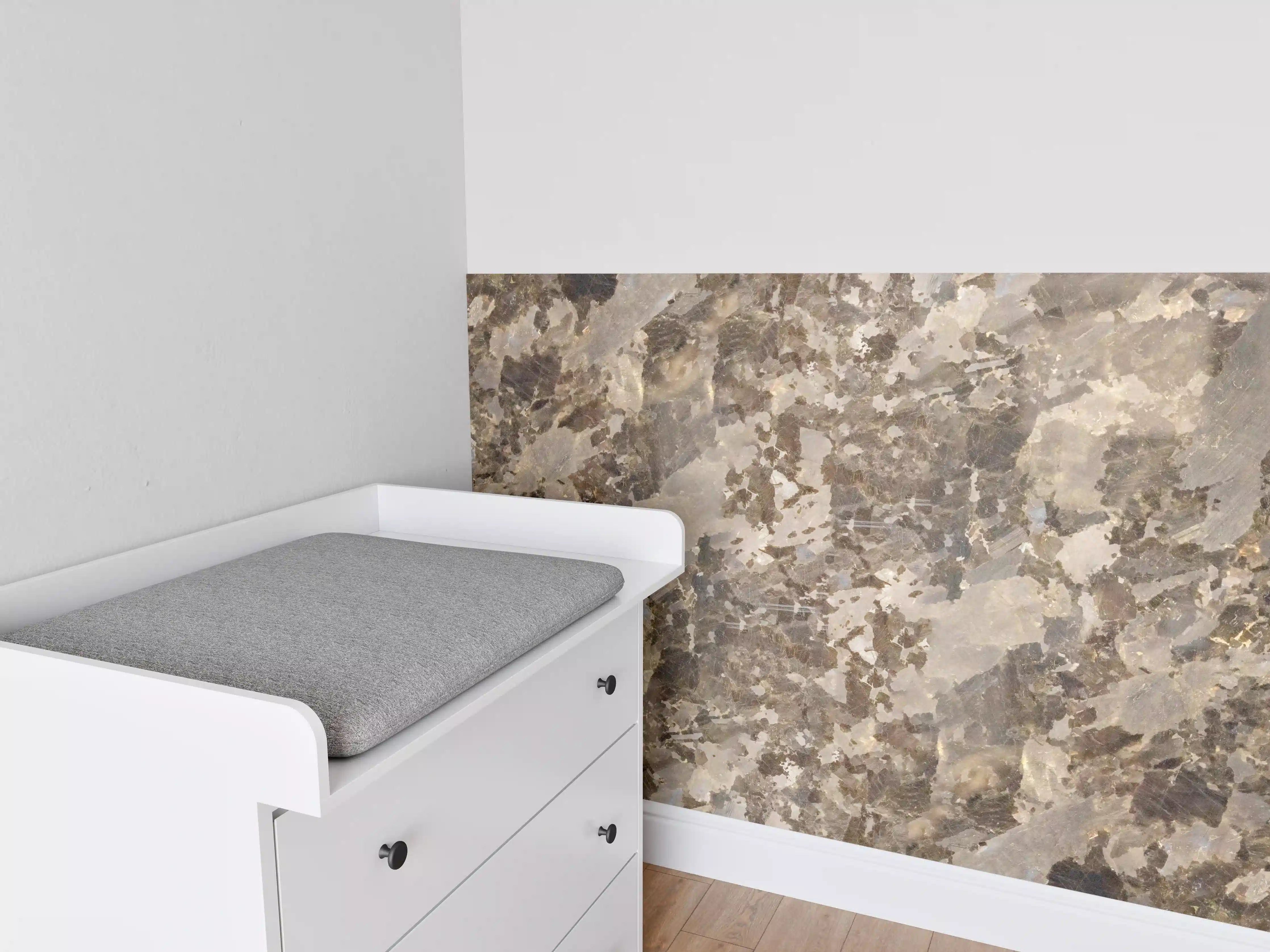 Babyzimmer Wandgestaltung - Brauner Marmor