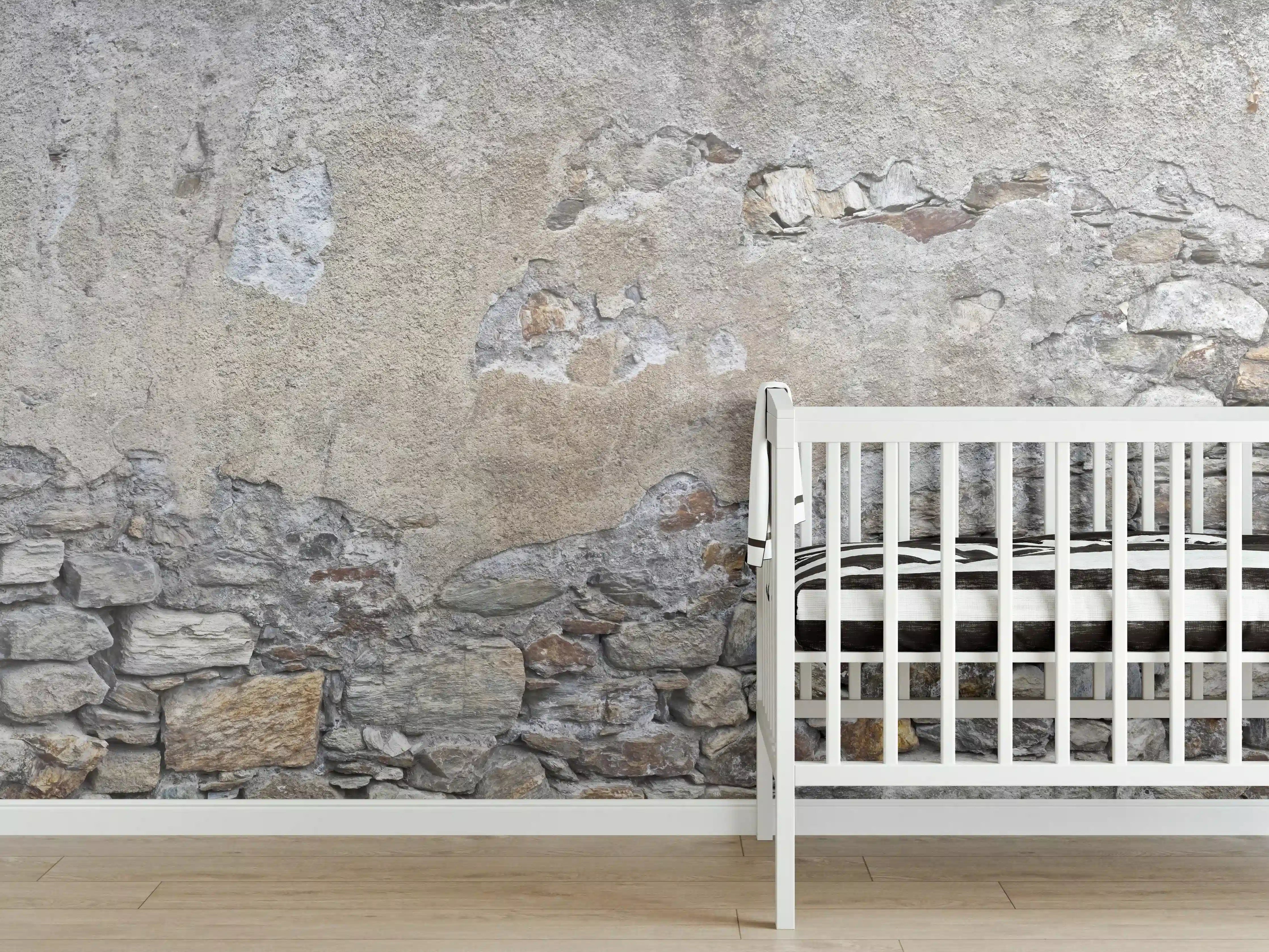 Babyzimmer Wandgestaltung - Bröckelnde Hausmauer in Südtirol
