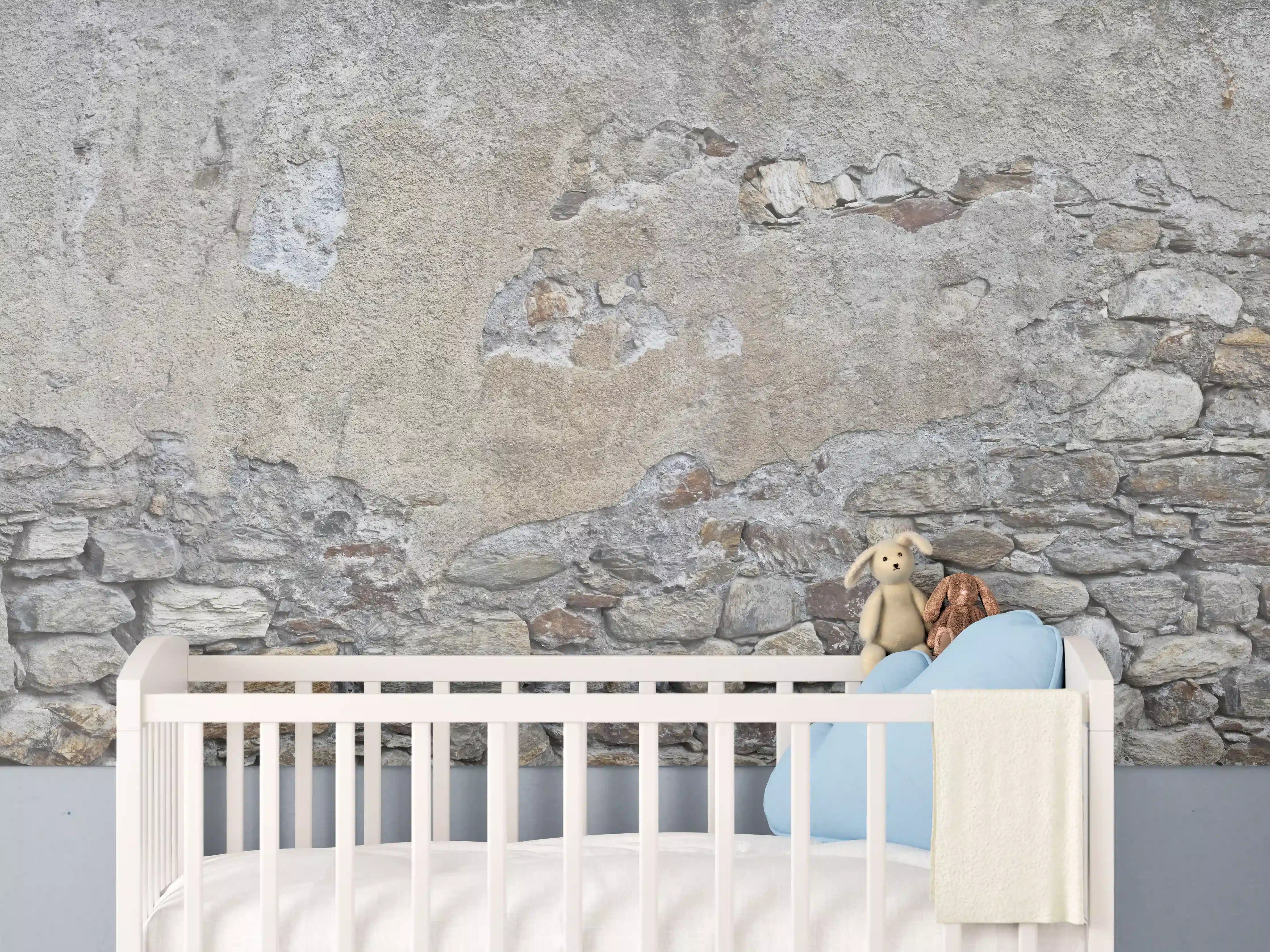 Babyzimmer Wandgestaltung - Bröckelnde Hausmauer in Südtirol