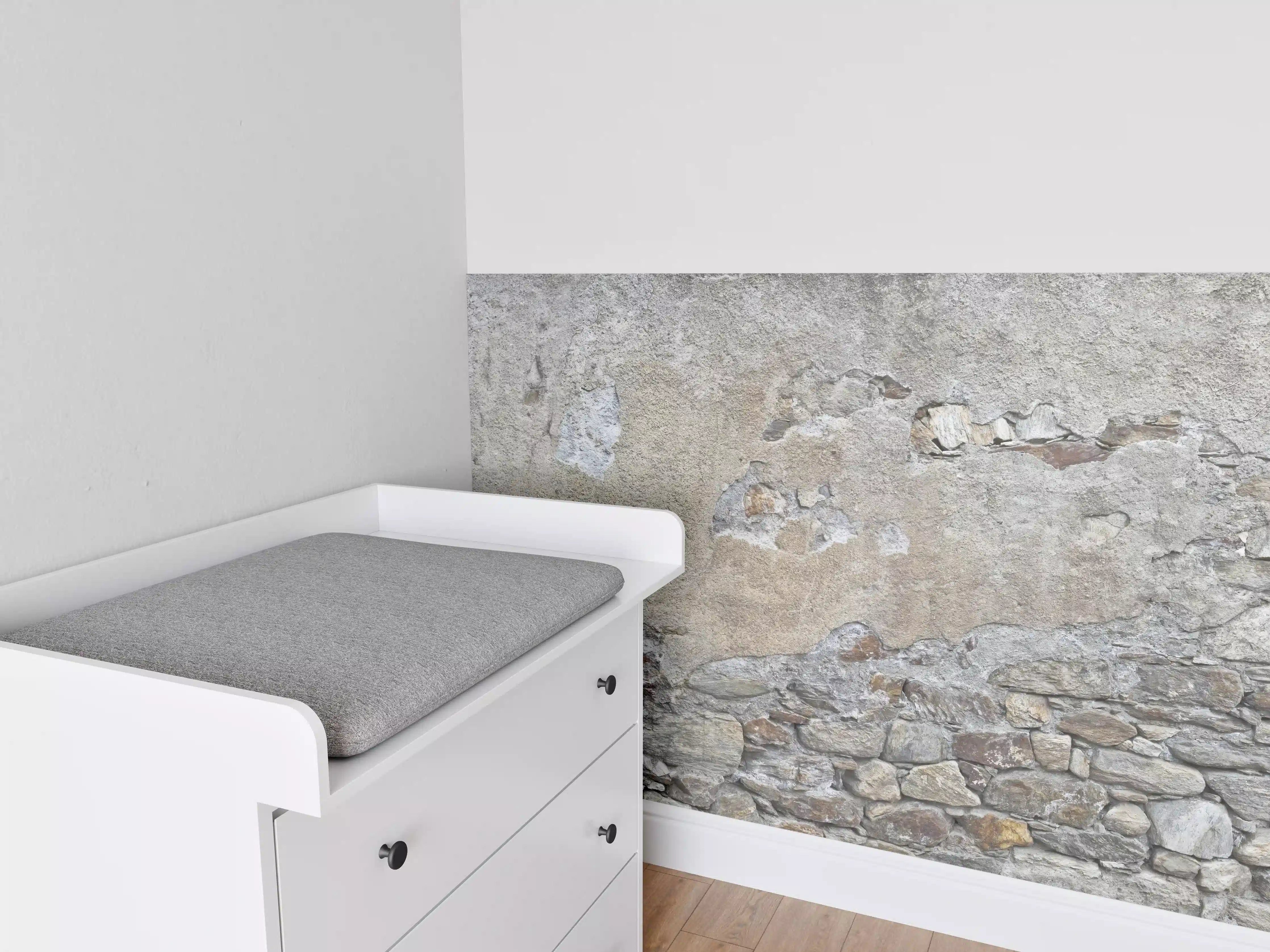 Babyzimmer Wandgestaltung - Bröckelnde Hausmauer in Südtirol
