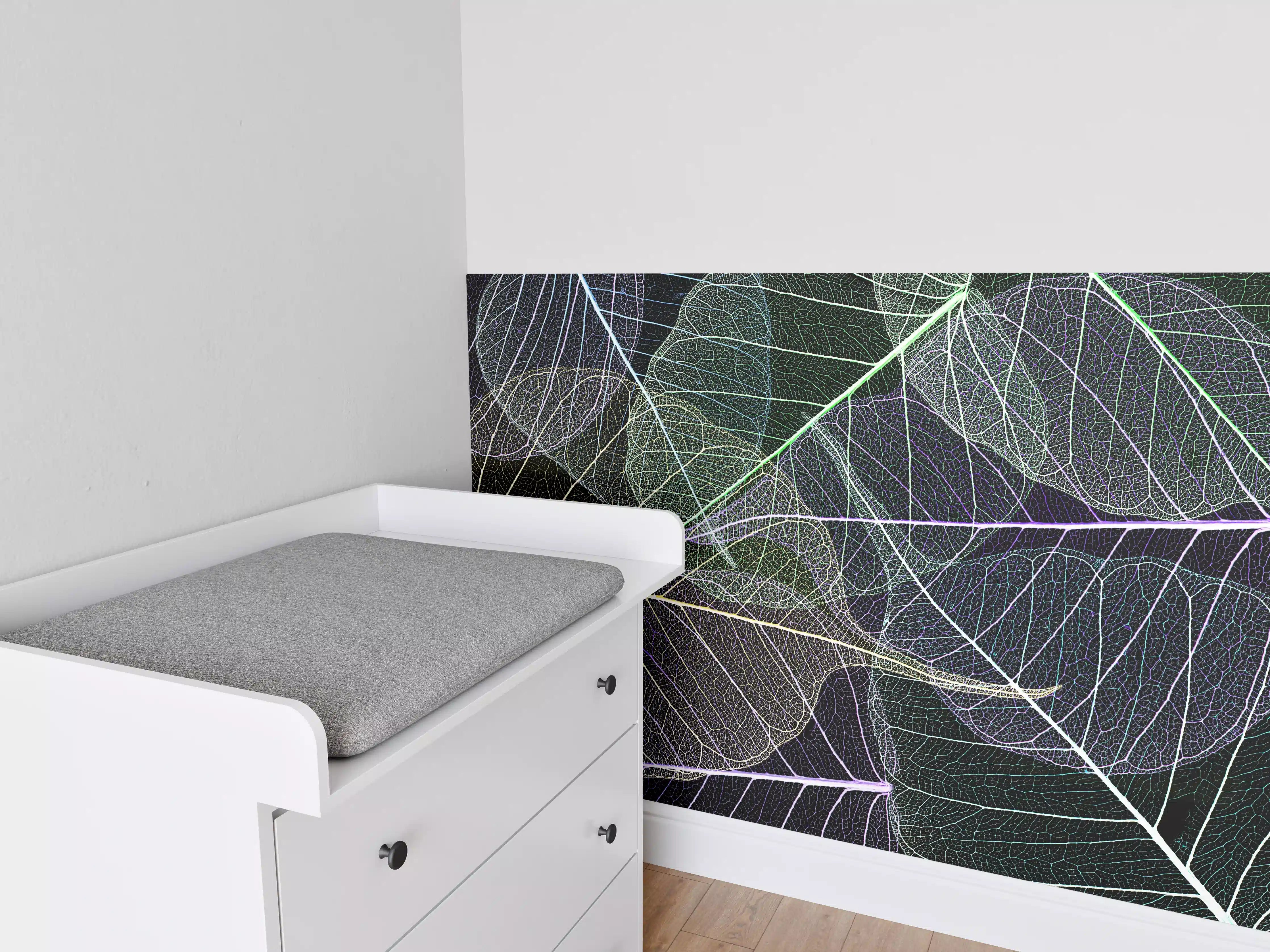 Babyzimmer Wandgestaltung - Bunte Blattadertexturen auf Schwarz