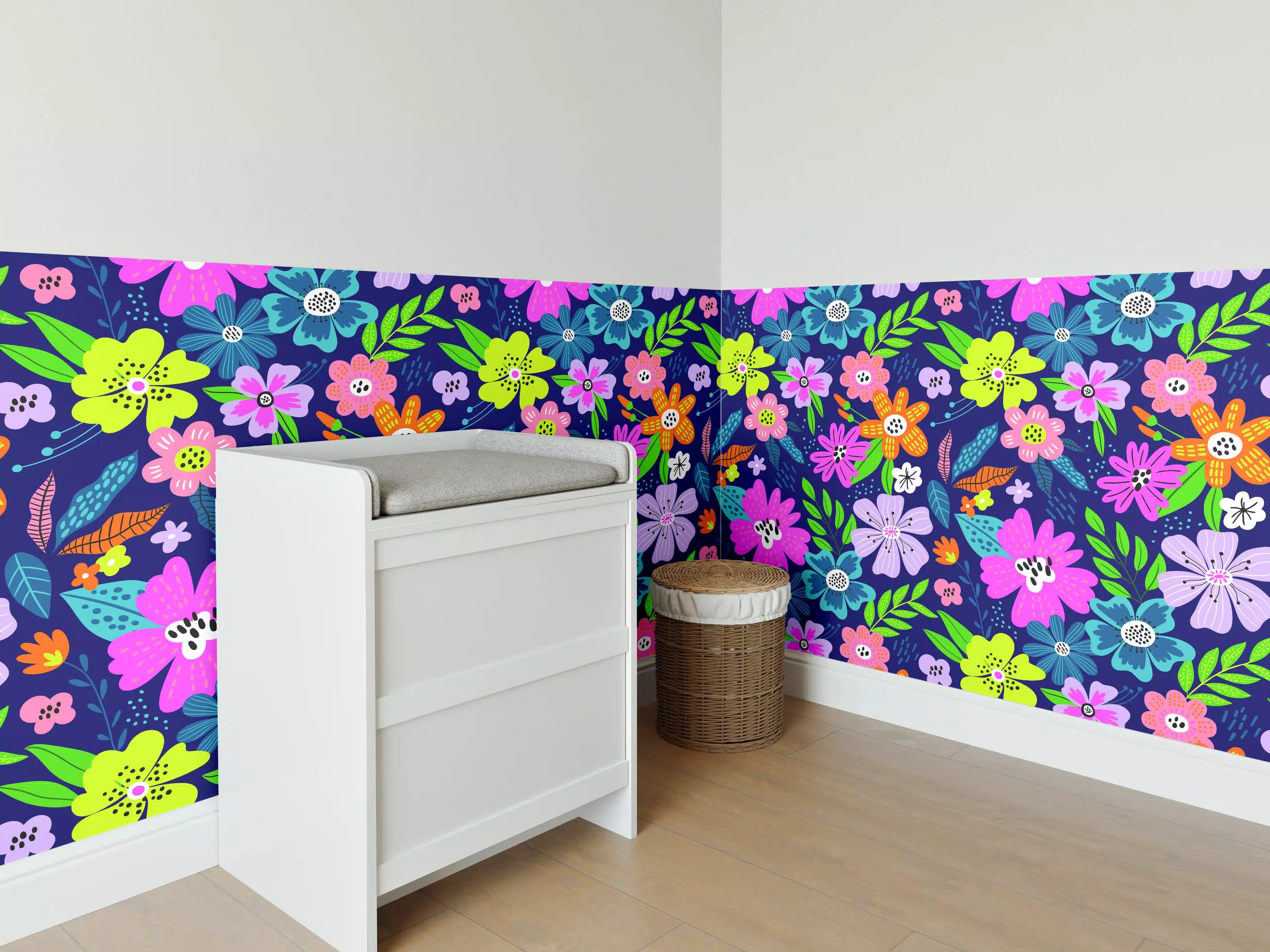 Babyzimmer Wandgestaltung - Bunte Blumenmuster mit leuchtenden Farben
