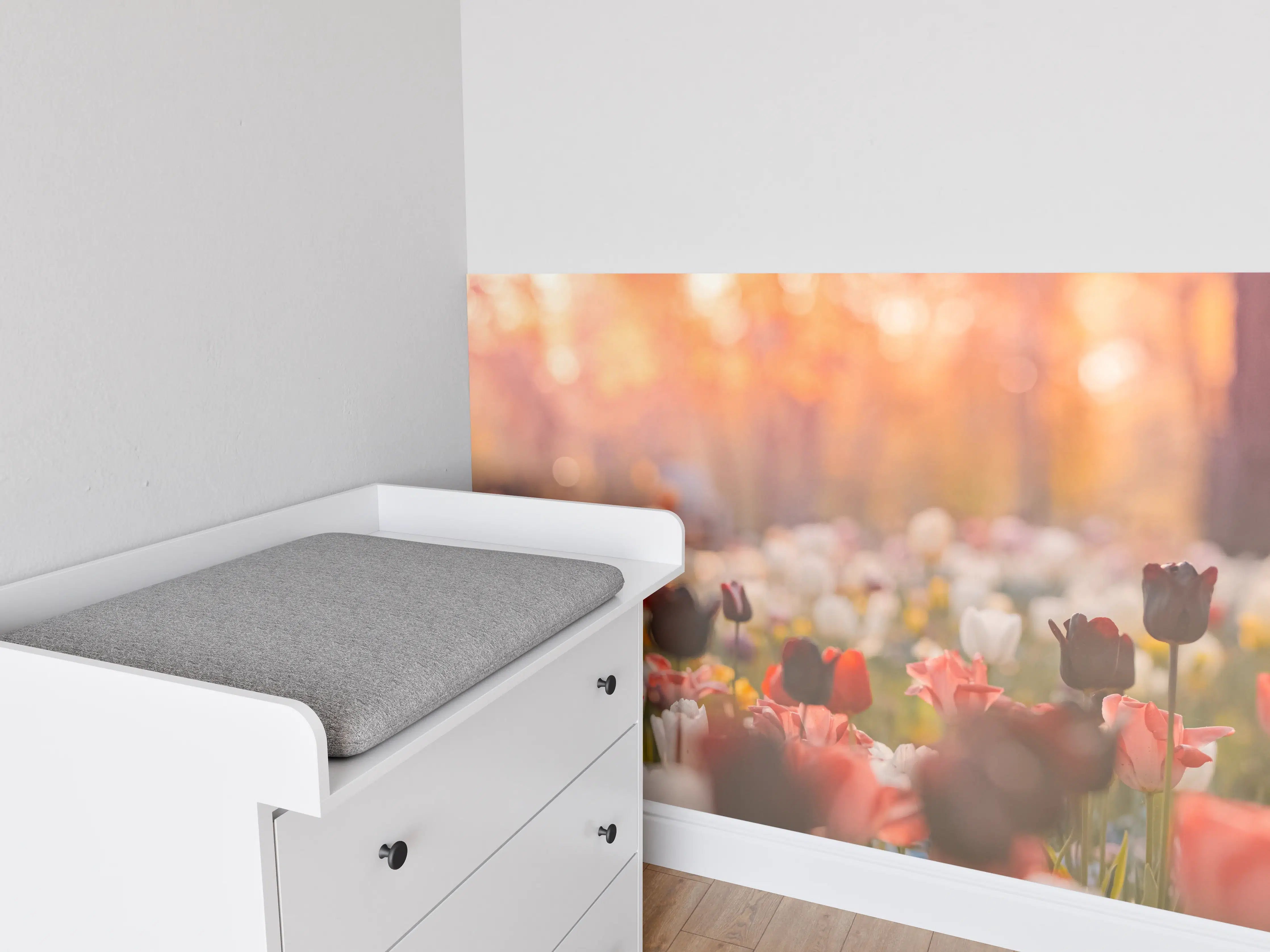 Babyzimmer Wandgestaltung - Bunte Blumenwiese mit Tulpen