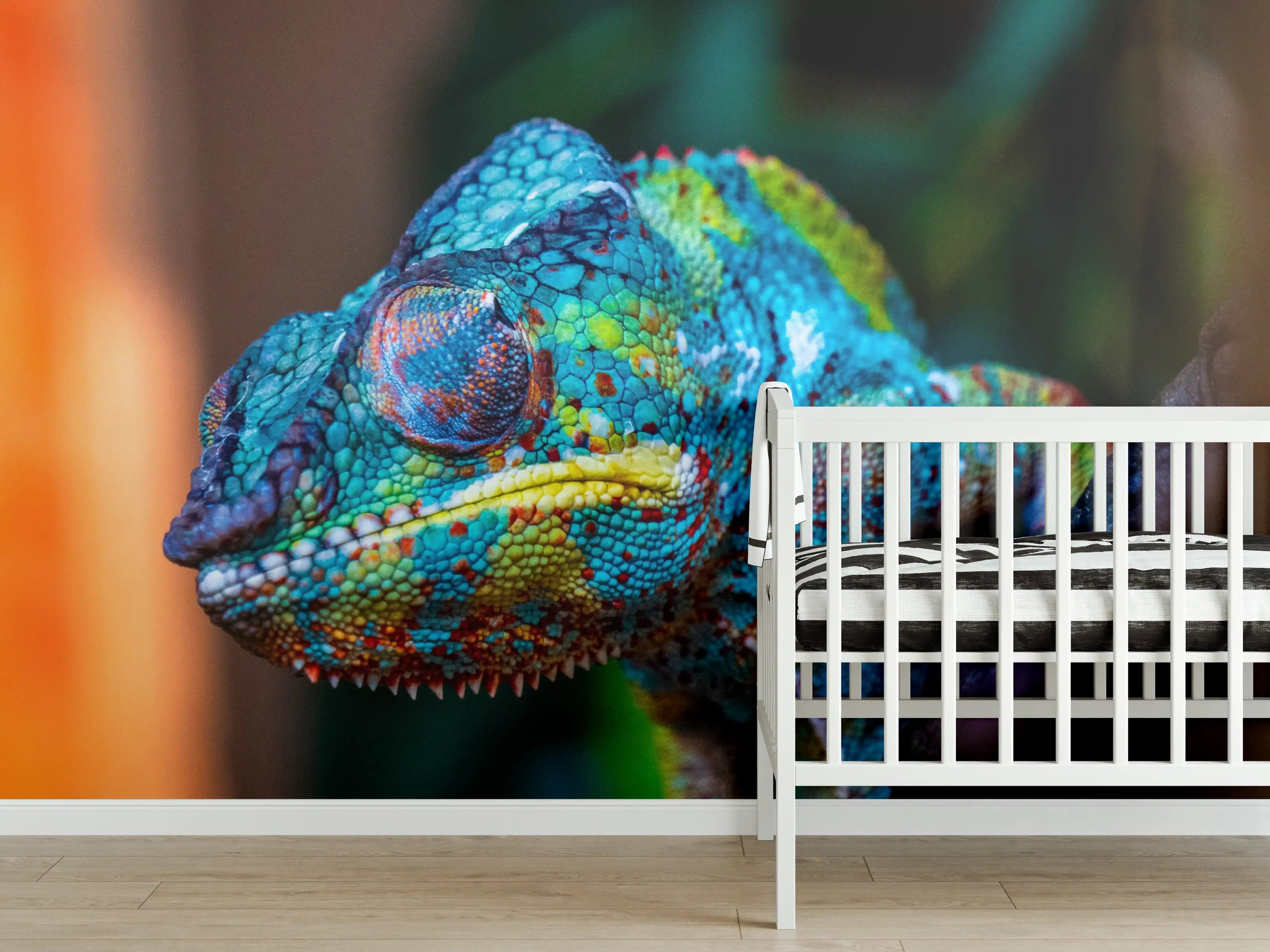 Babyzimmer Wandgestaltung - Bunte Chamäleonaufnahme