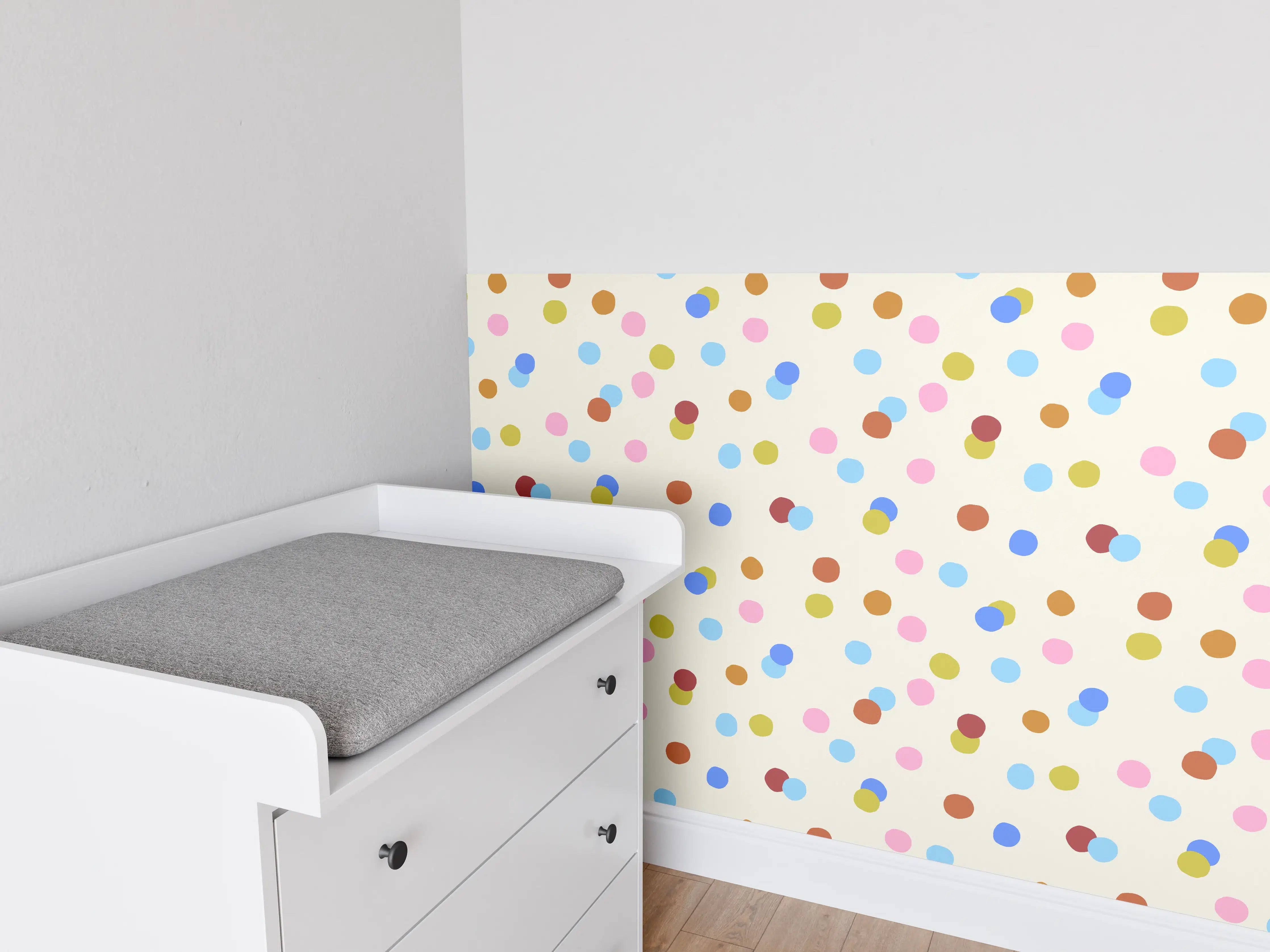Babyzimmer Wandgestaltung - Bunte Confetti-Polka-Dots