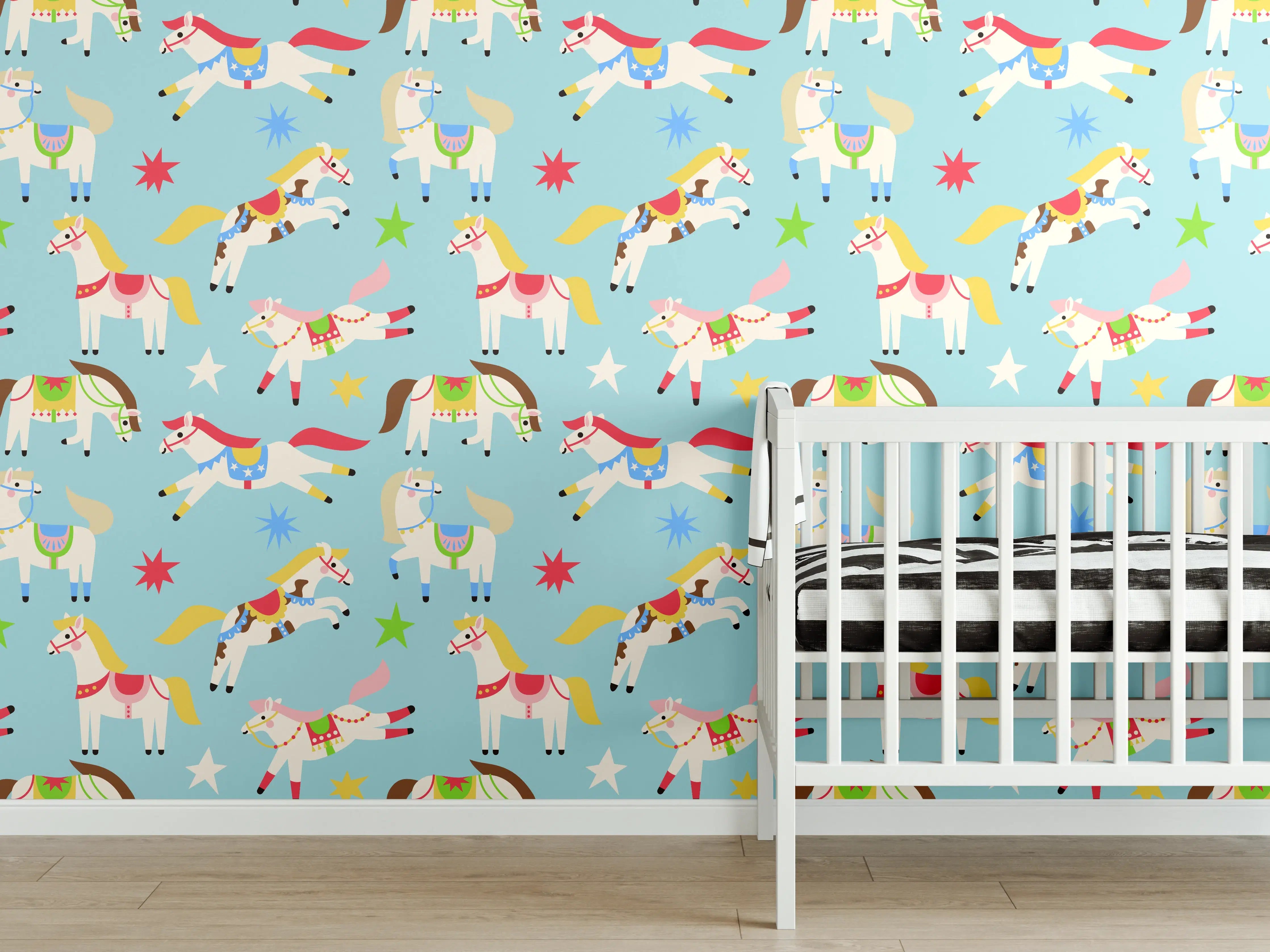 Babyzimmer Wandgestaltung - Bunte Cowboy-Hüte und Lichterketten