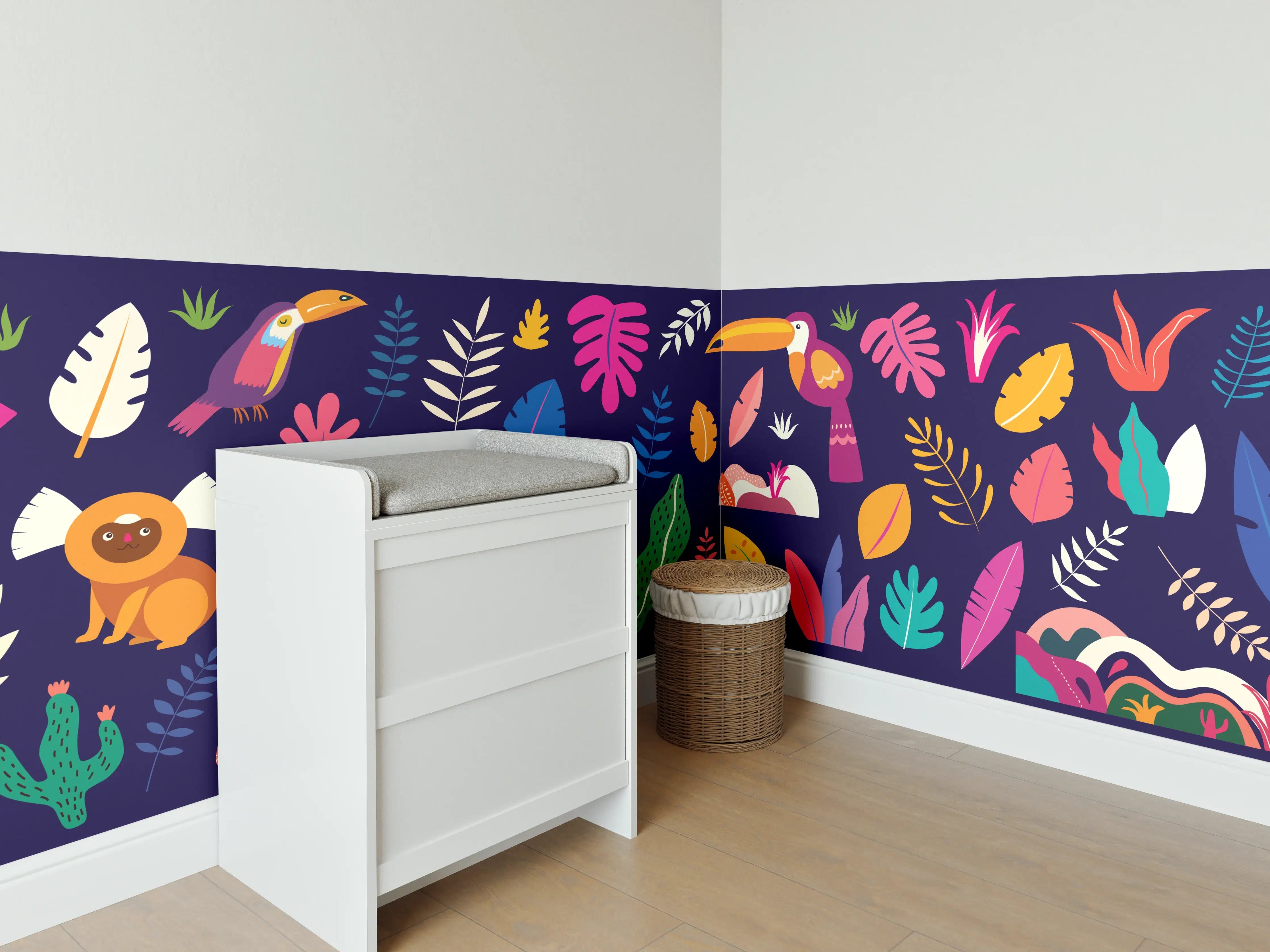 Babyzimmer Wandgestaltung - Bunte Dschungelwelt mit tropischen Tieren und Pflanzen