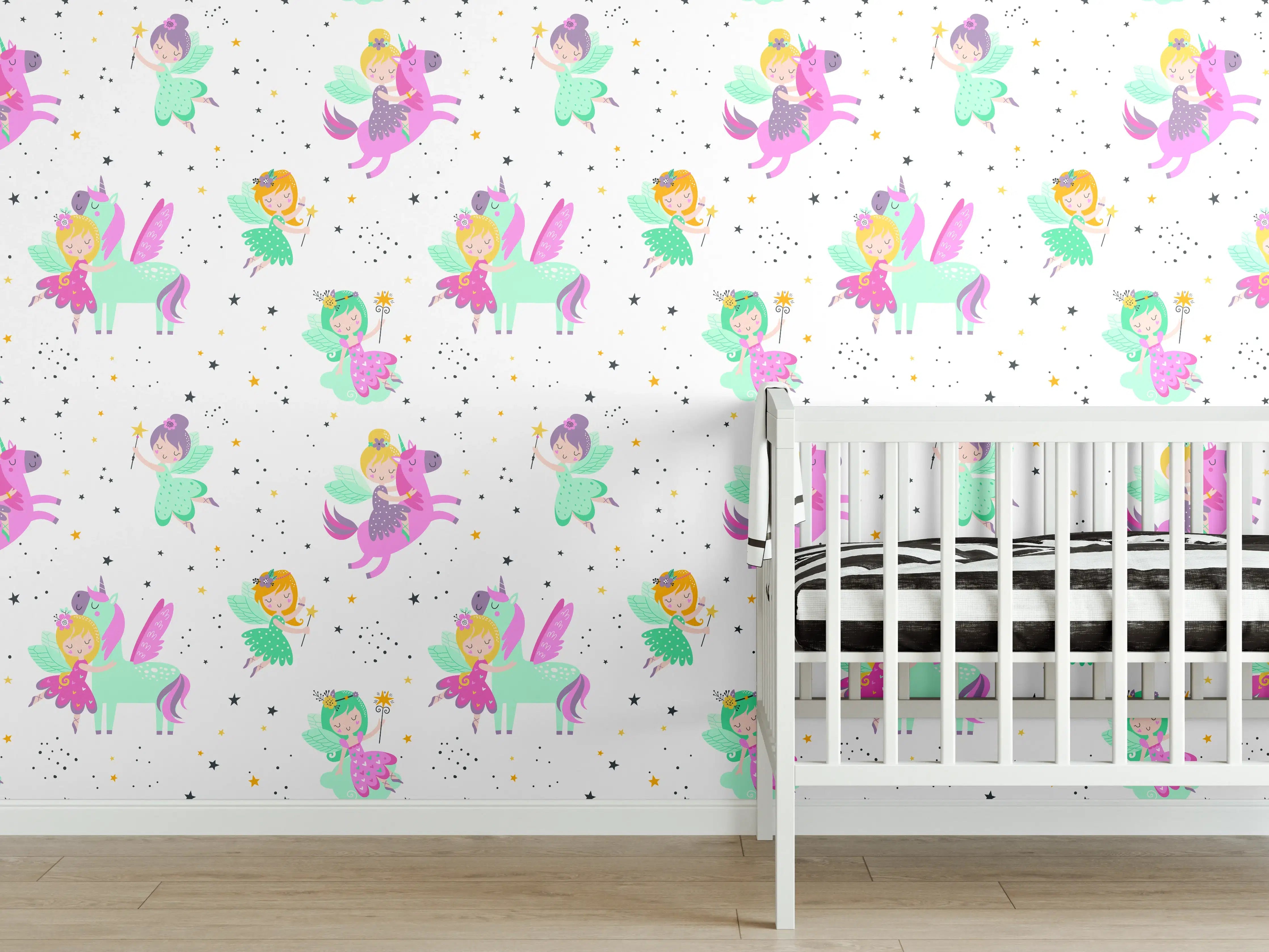 Babyzimmer Wandgestaltung - Bunte Einhorn- und Fee-Motive im Muster
