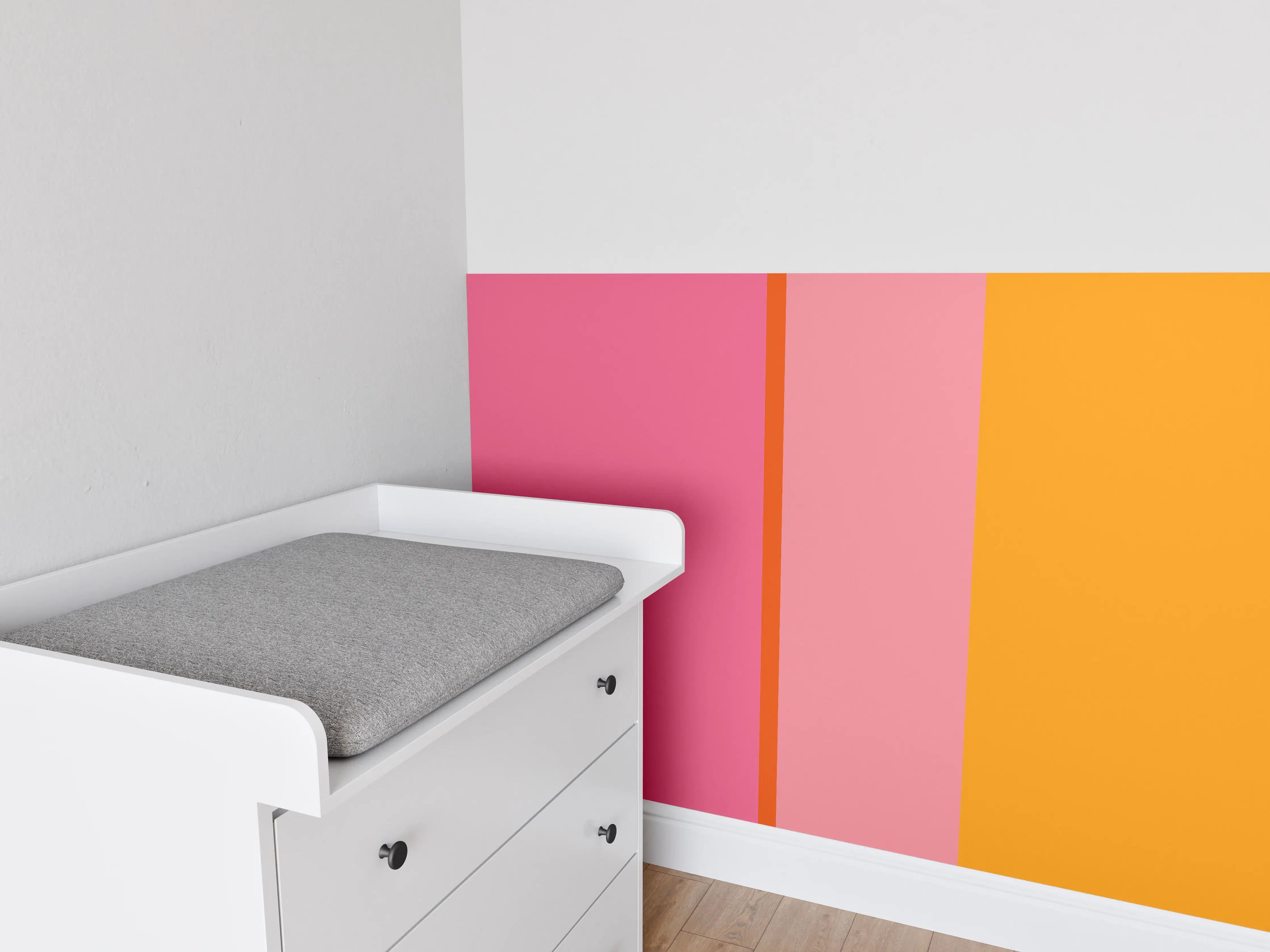 Babyzimmer Wandgestaltung - Bunte Farbblöcke in Pink, Orange & Grau