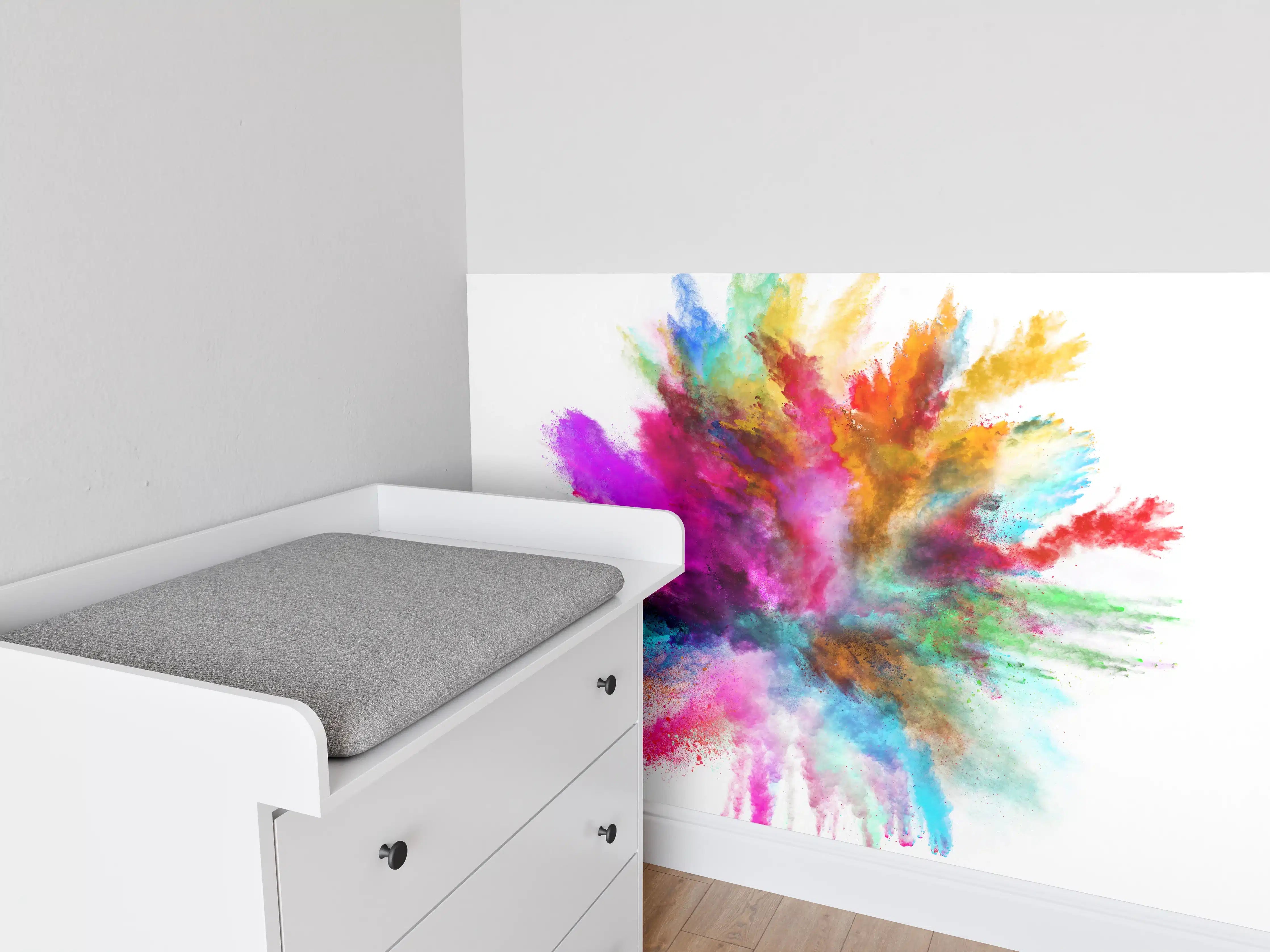 Babyzimmer Wandgestaltung - Bunte Farbexplosion auf weißen Hintergrund