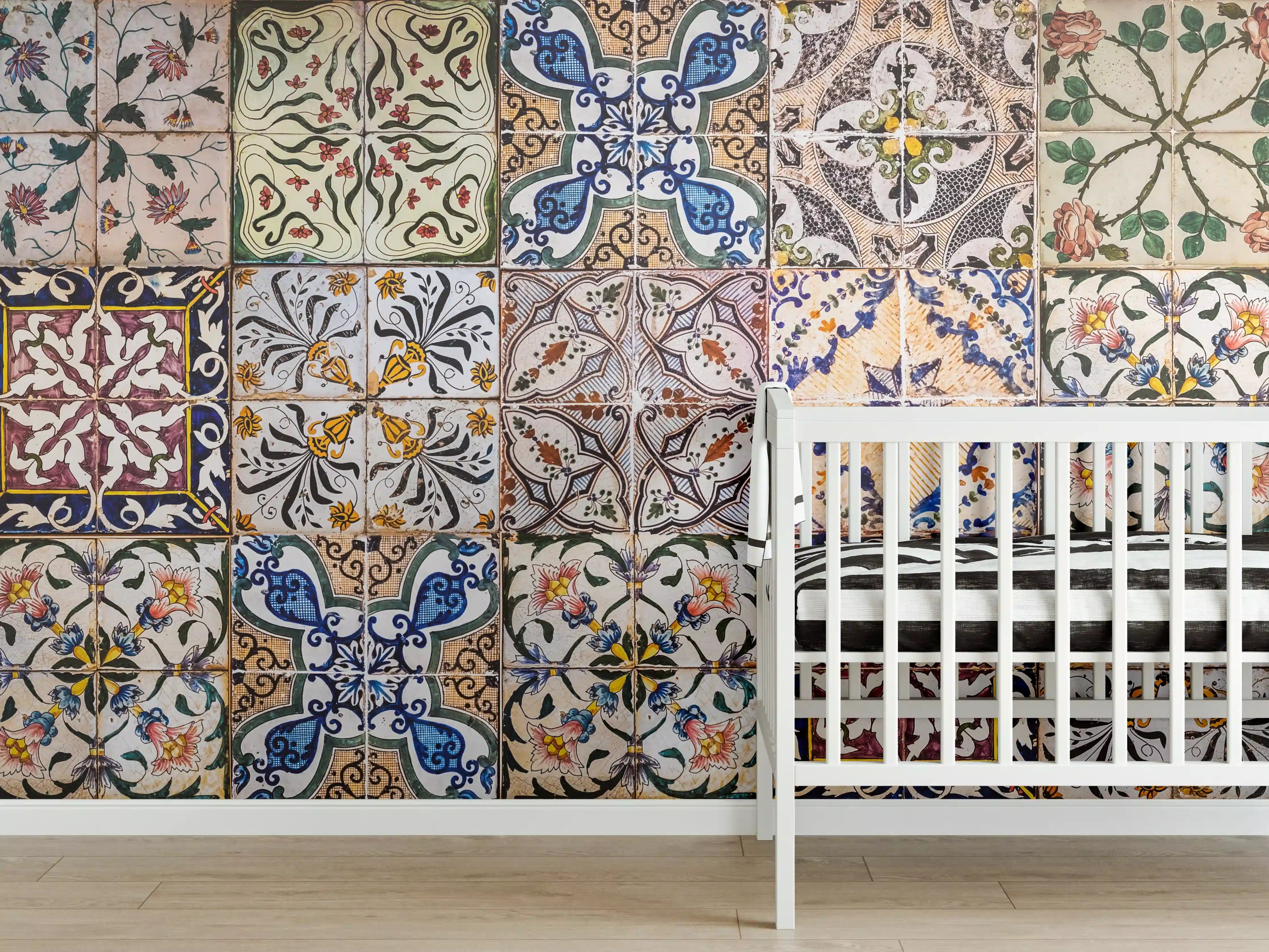 Babyzimmer Wandgestaltung - Bunte Fliesenmuster in mediterranem Stil