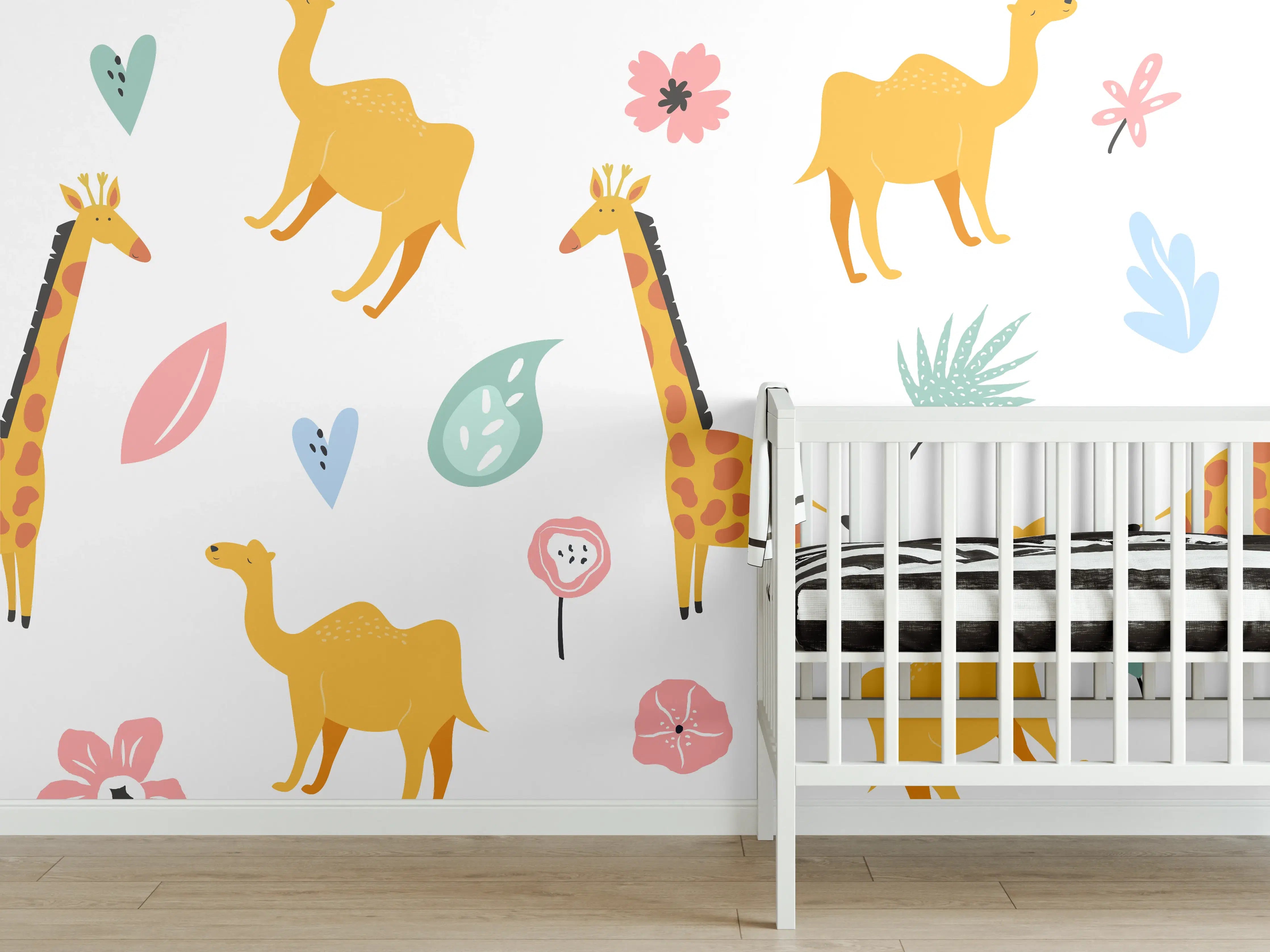 Babyzimmer Wandgestaltung - Bunte Giraffen & Blumen Muster