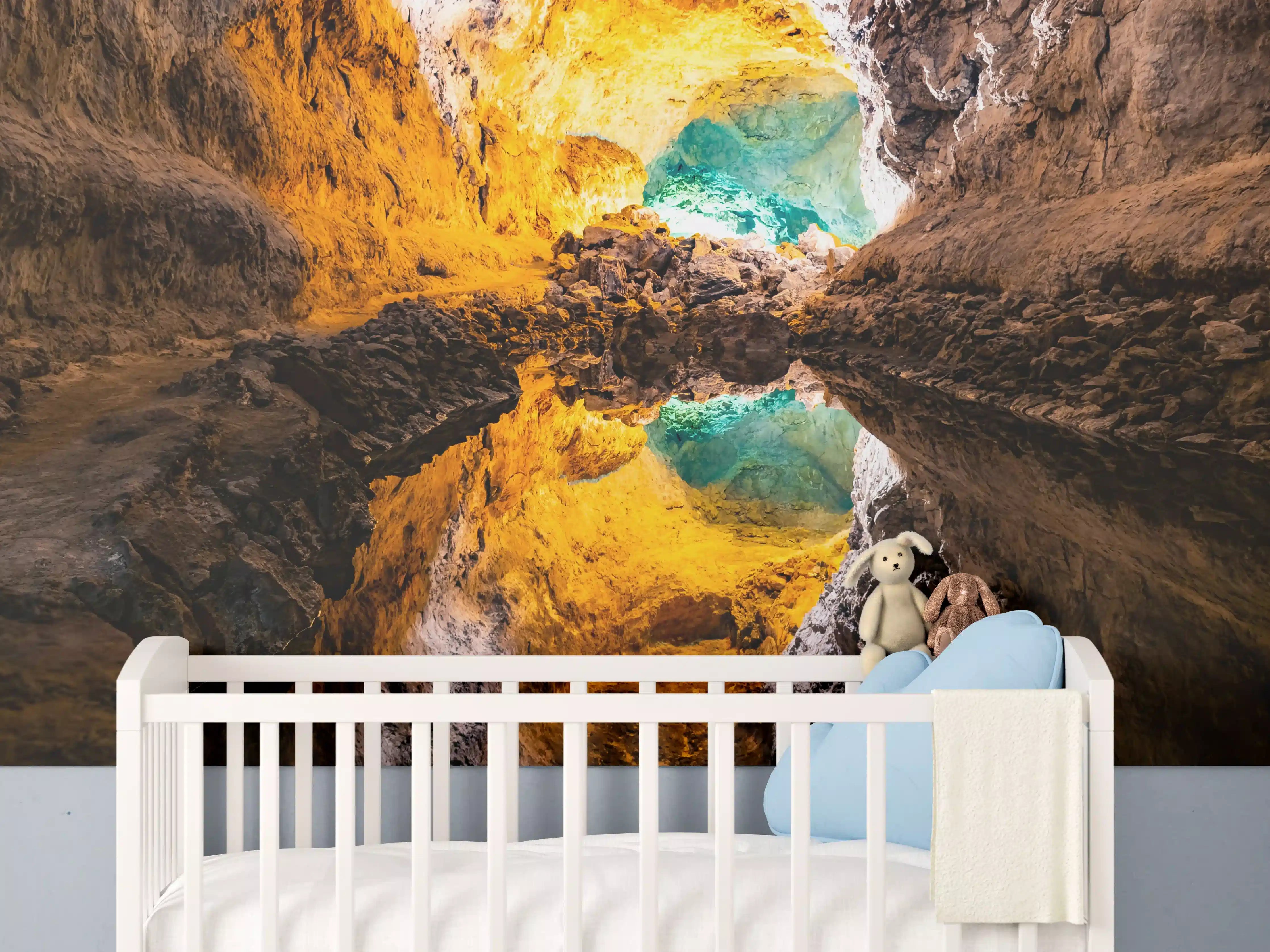 Babyzimmer Wandgestaltung - Bunte Lavaröhre in Spanien
