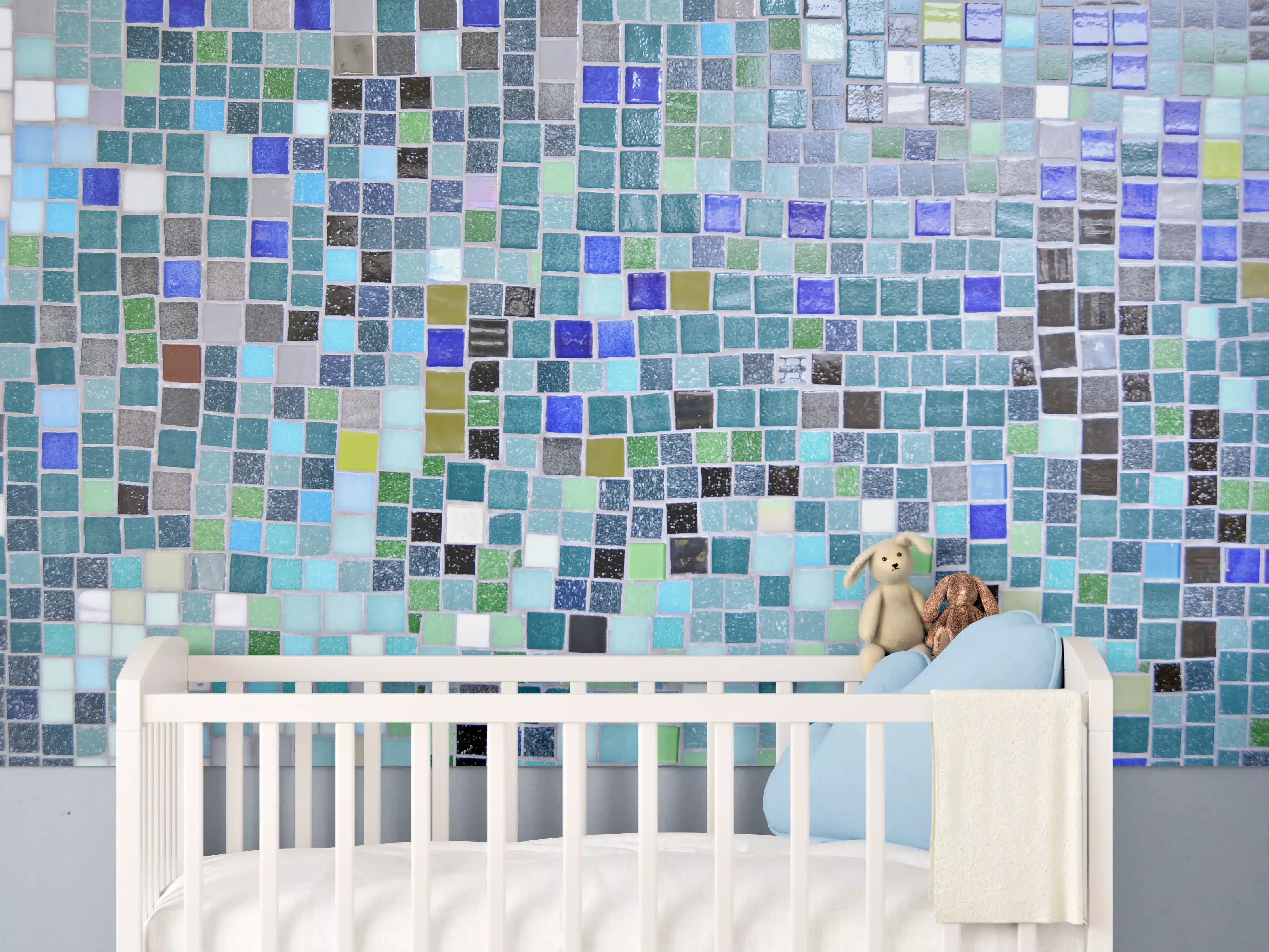 Babyzimmer Wandgestaltung - Bunte Mosaikfliesen-Wand