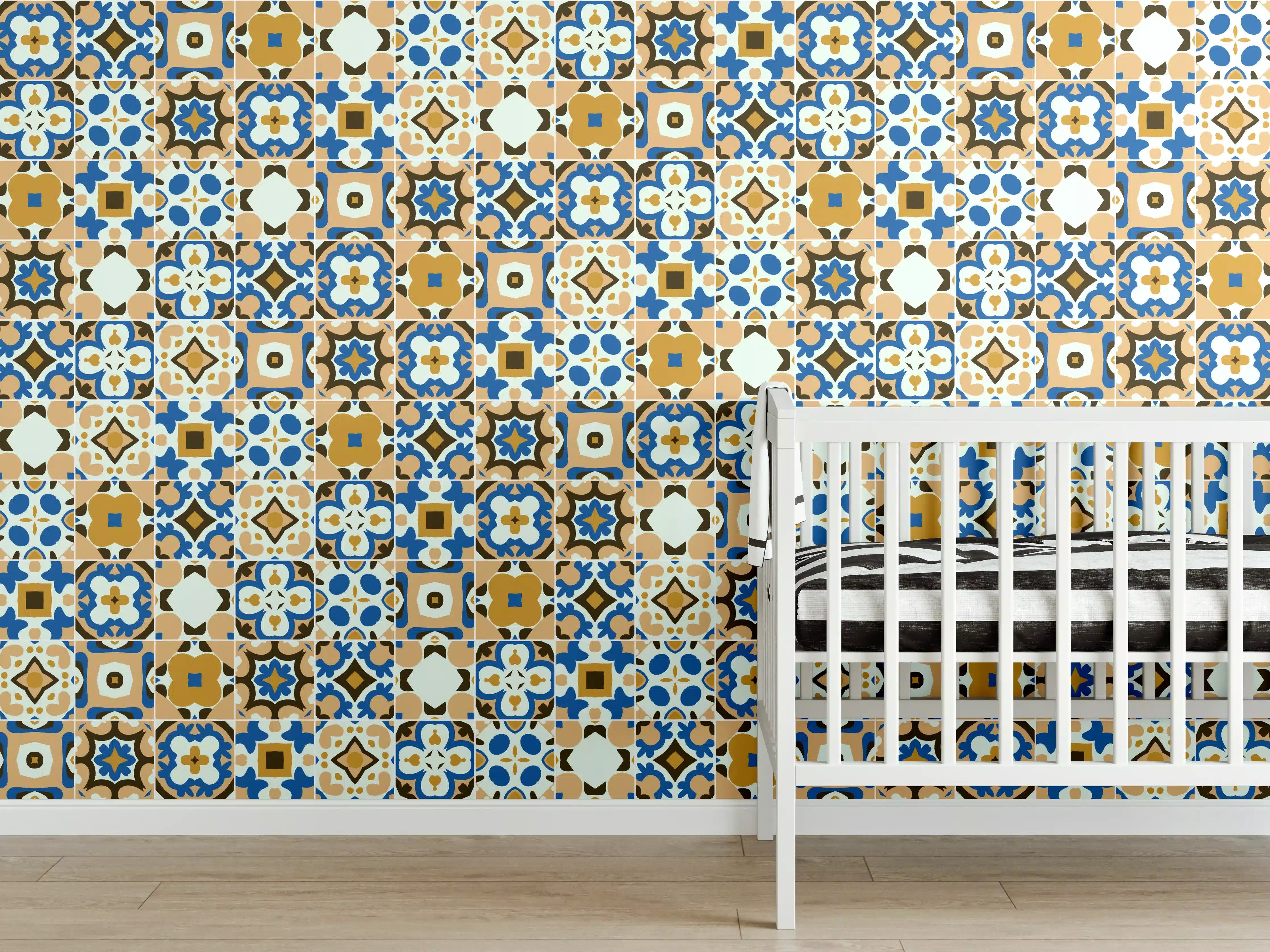 Babyzimmer Wandgestaltung - Bunte Mosaikfliesen in Blau, Gold und Weiß