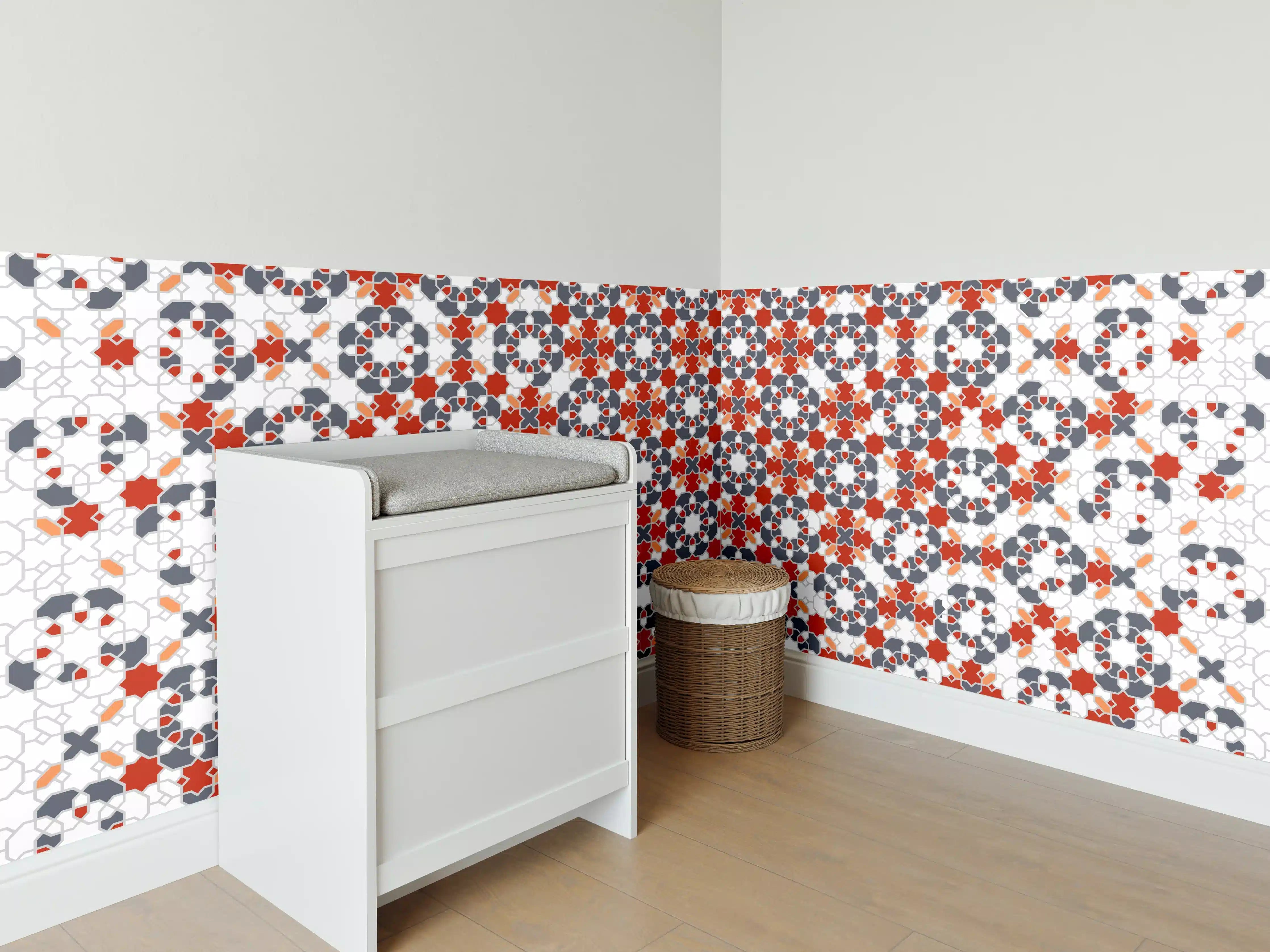 Babyzimmer Wandgestaltung - Bunte Mosaikmuster in Rot, Blau und Beige