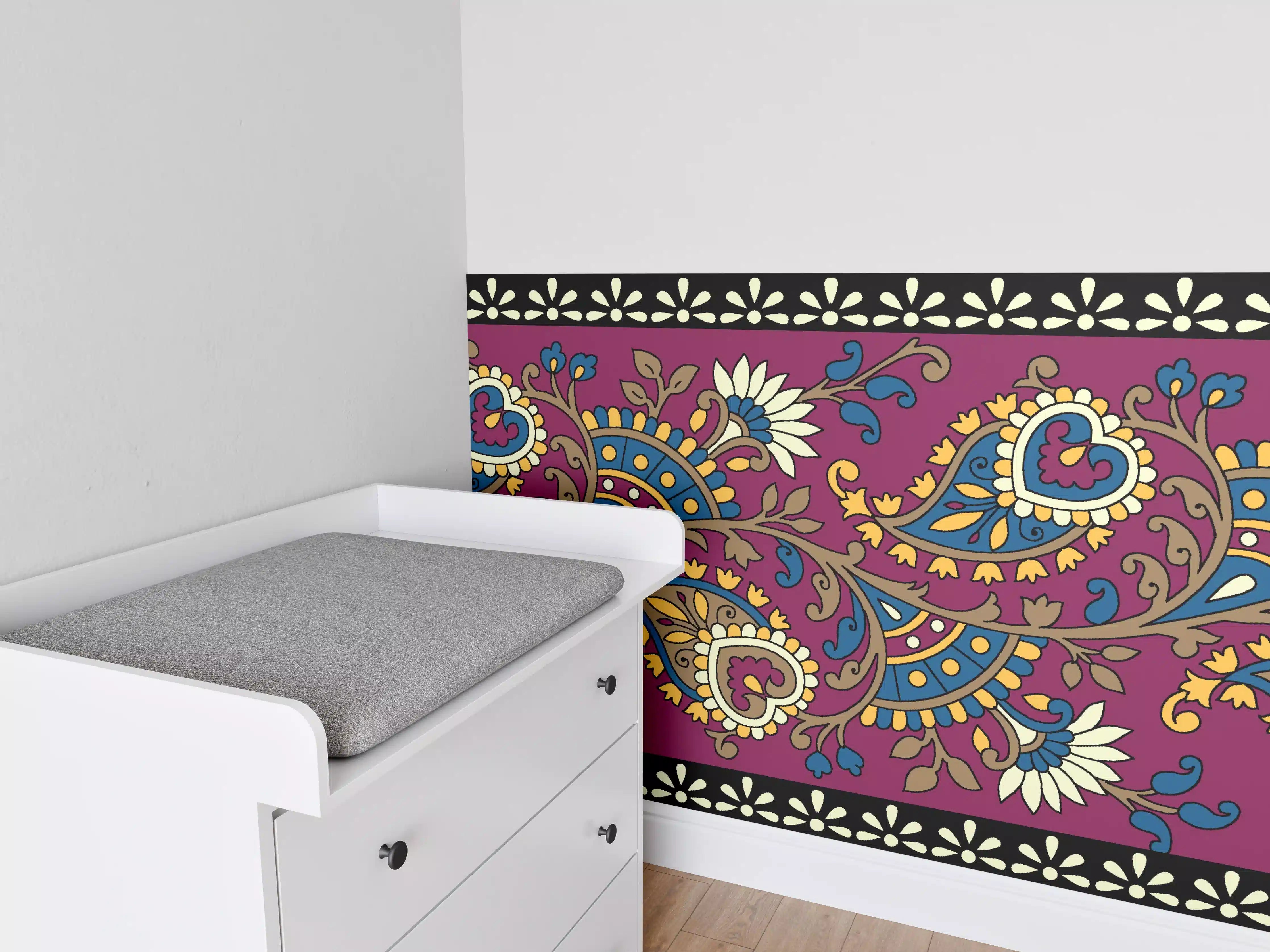 Babyzimmer Wandgestaltung - Bunte Paisleymuster mit floralem Dekor