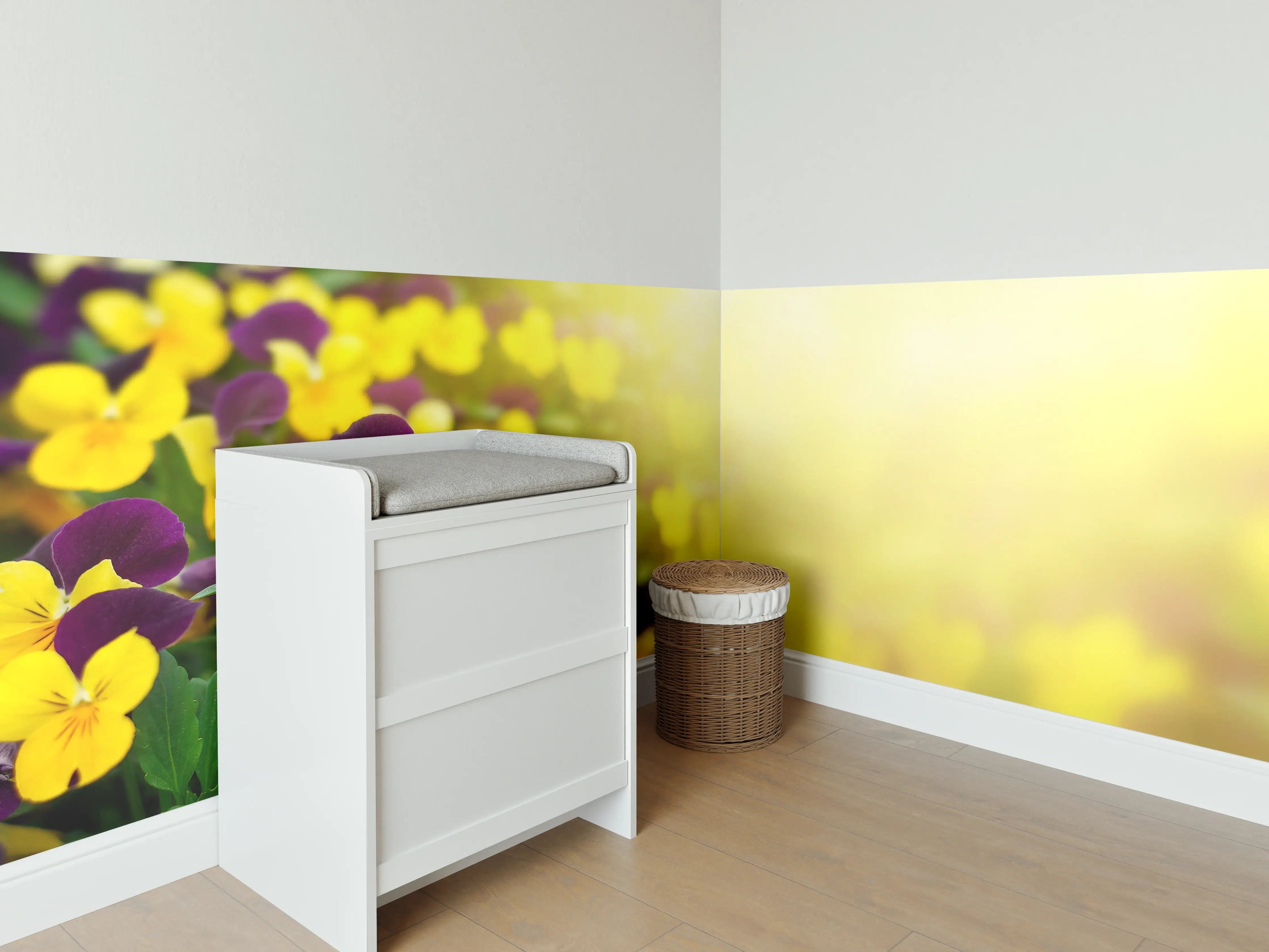 Babyzimmer Wandgestaltung - Bunte Veilchen auf grünem Laub