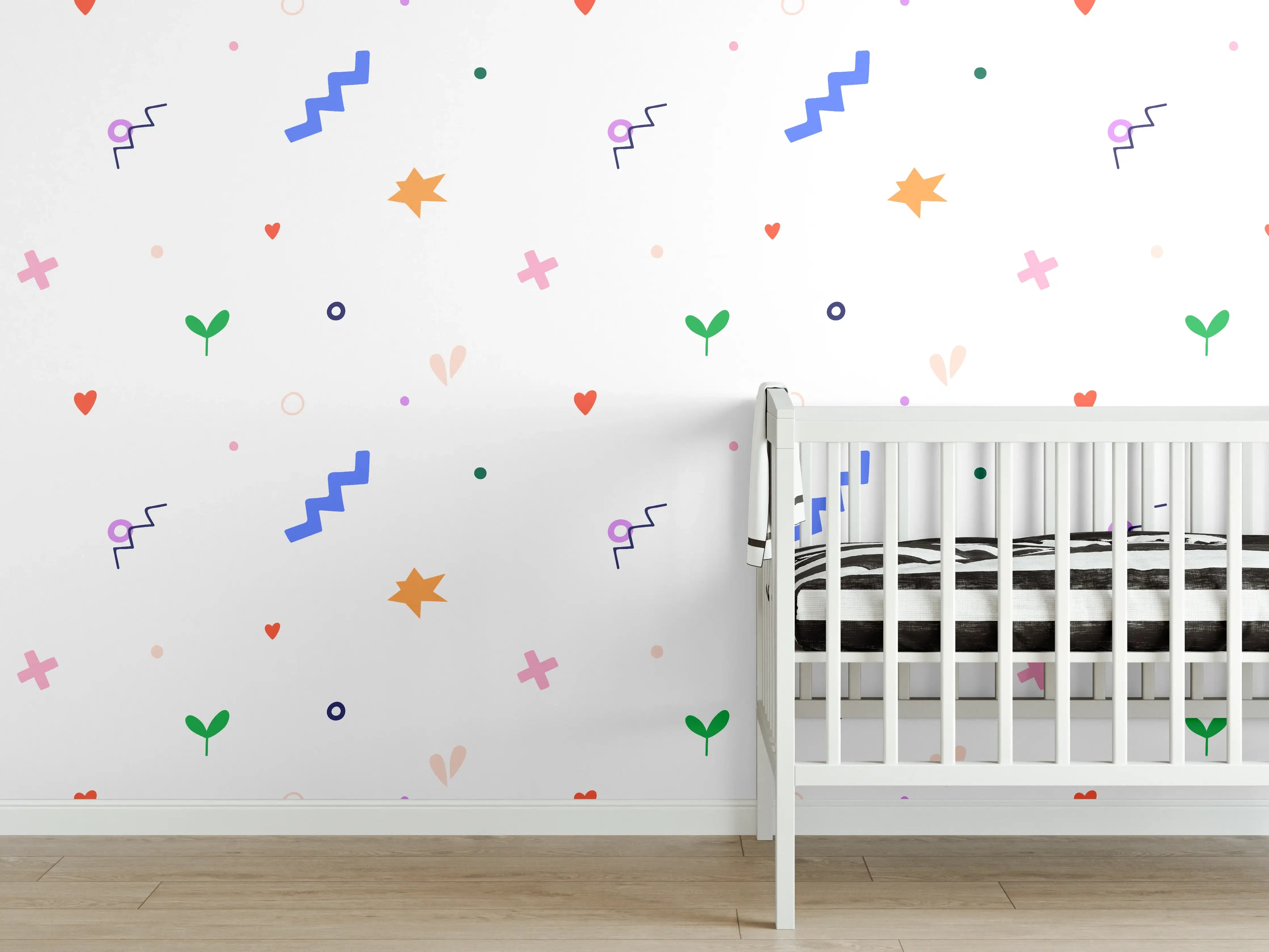 Babyzimmer Wandgestaltung - Bunte, verspielte Muster mit kleinen Herz- und Sternmotiven