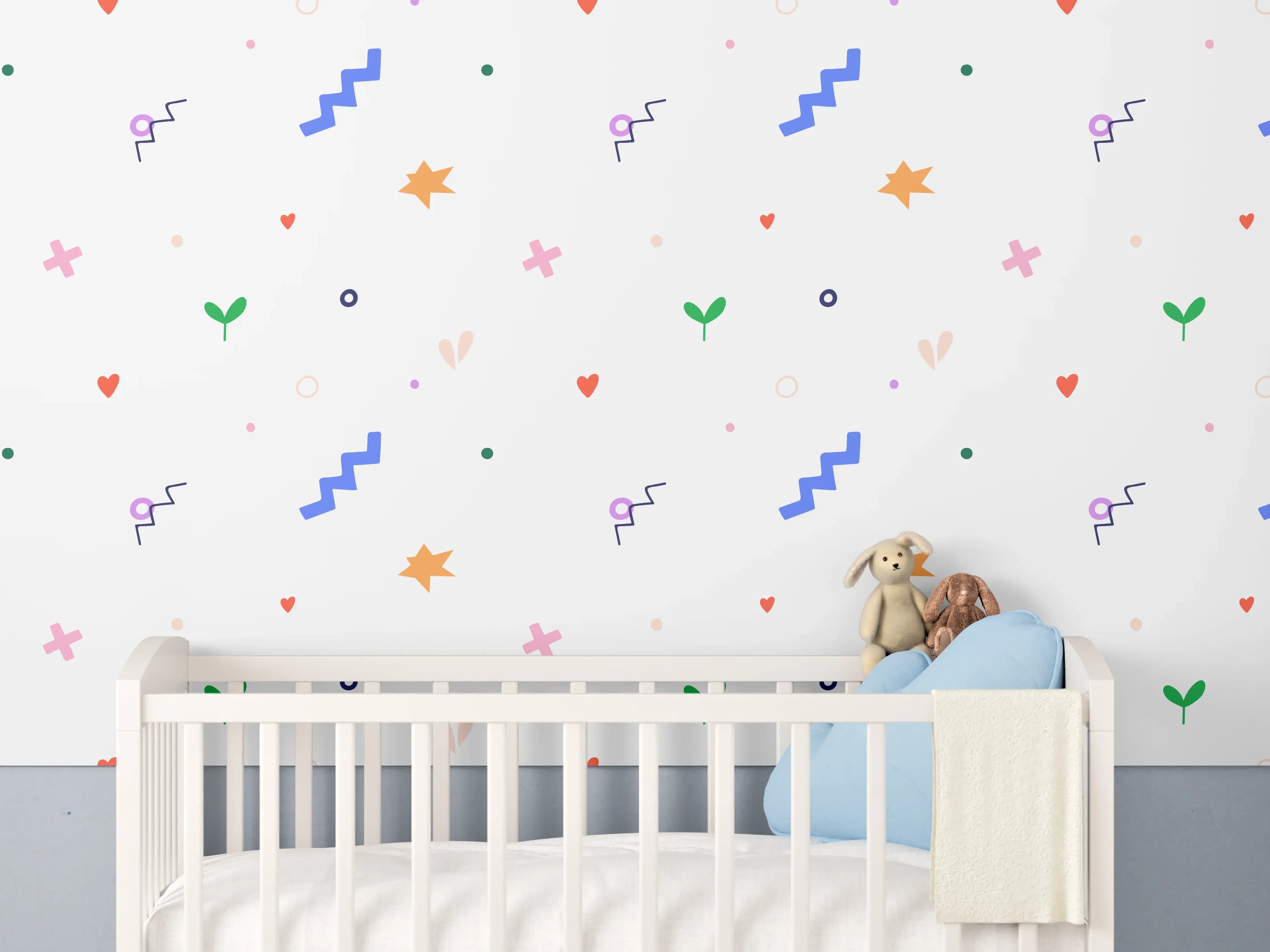 Babyzimmer Wandgestaltung - Bunte, verspielte Muster mit kleinen Herz- und Sternmotiven