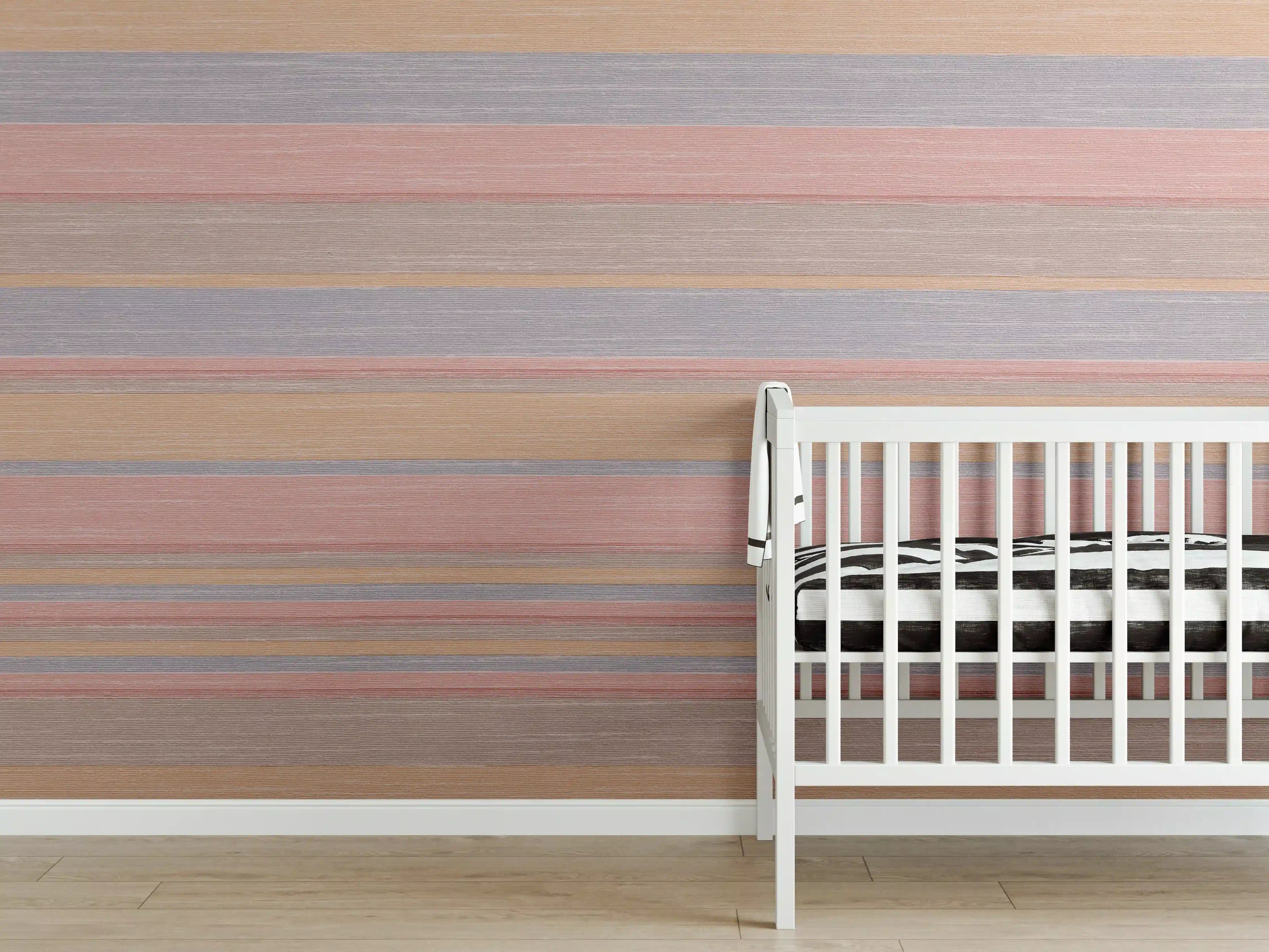 Babyzimmer Wandgestaltung - Bunter Hintergrund mit gestreiftem Muster