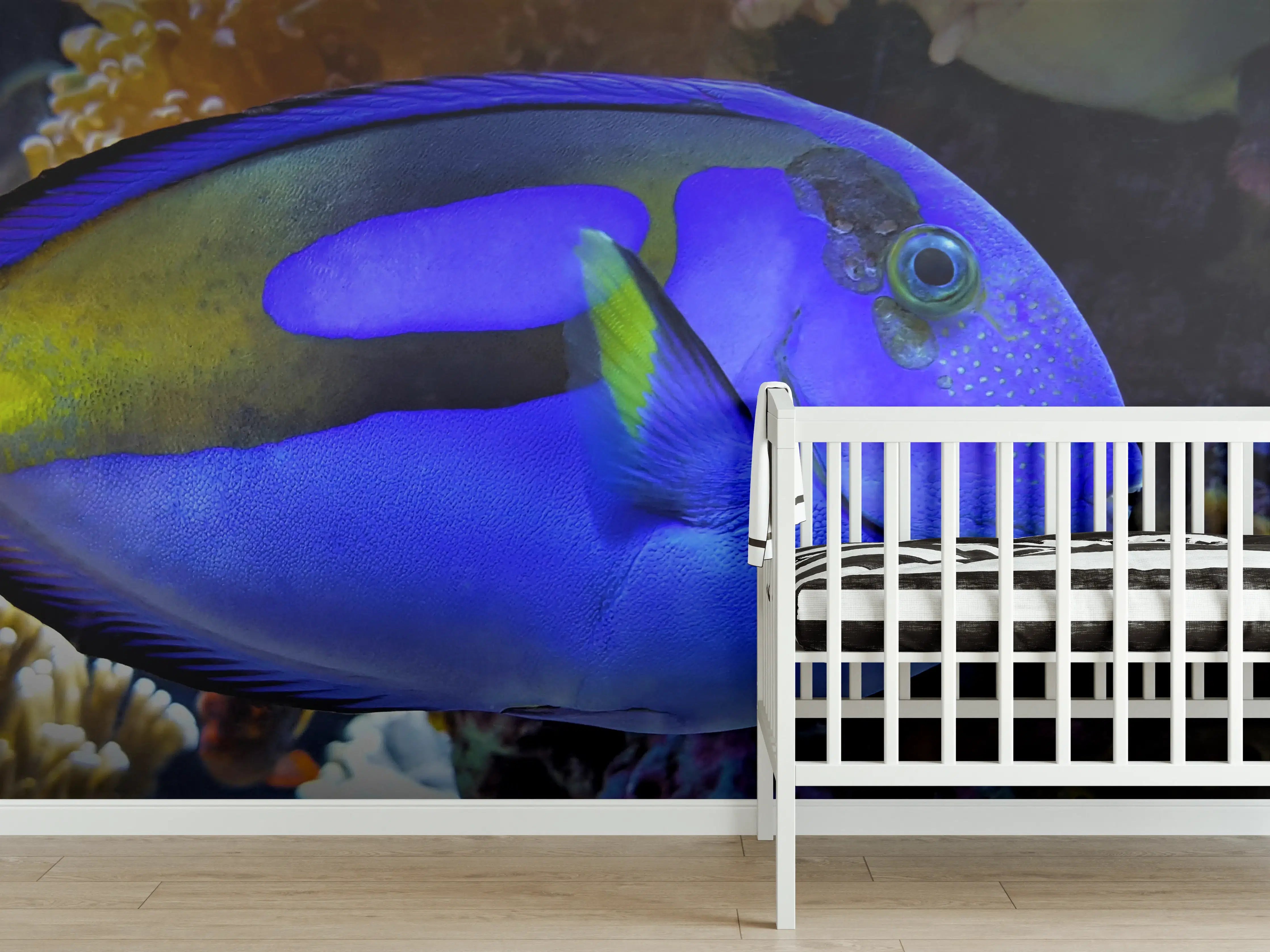 Babyzimmer Wandgestaltung - Bunter Meeresfisch vor Korallenriff