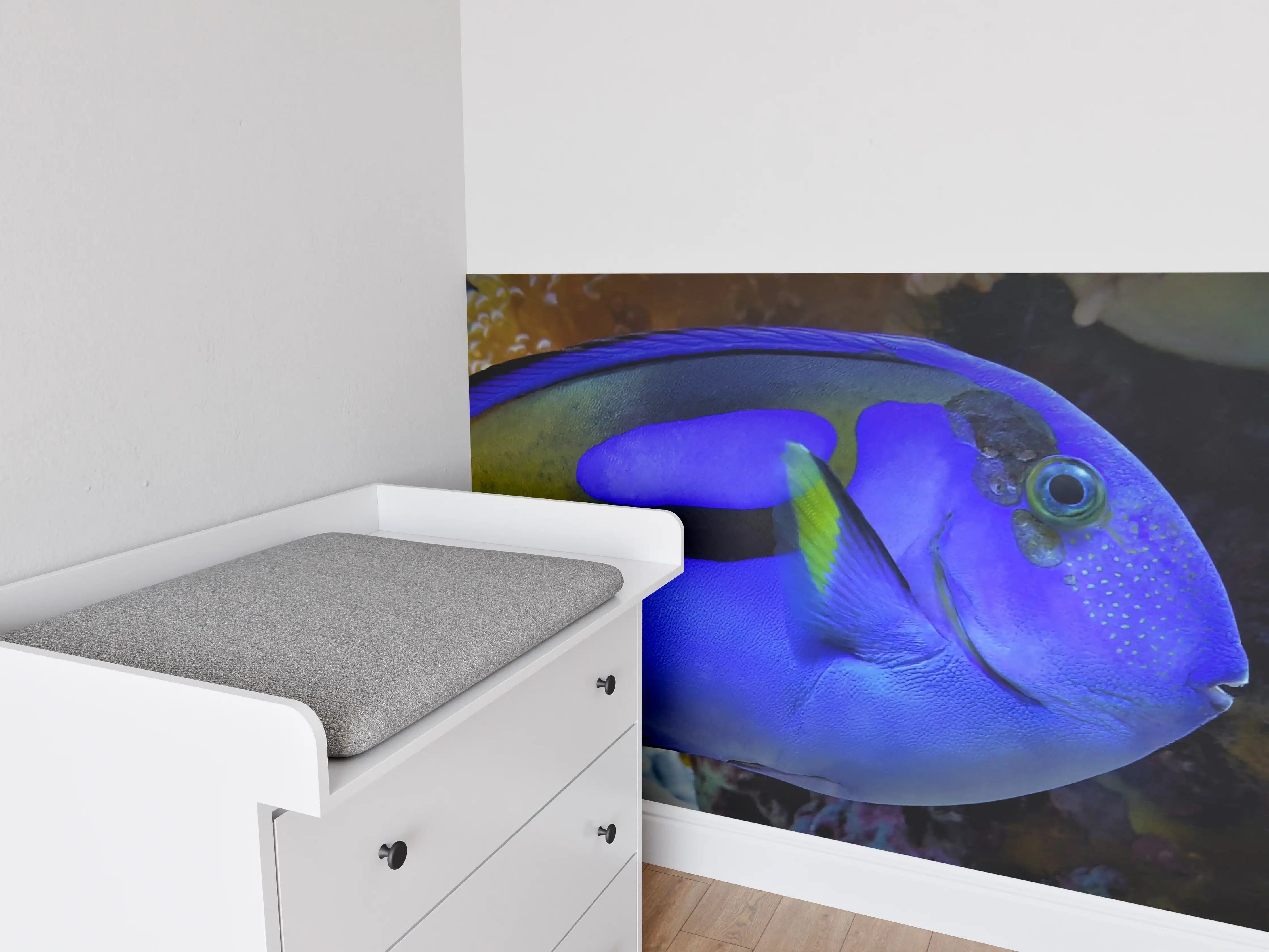Babyzimmer Wandgestaltung - Bunter Meeresfisch vor Korallenriff