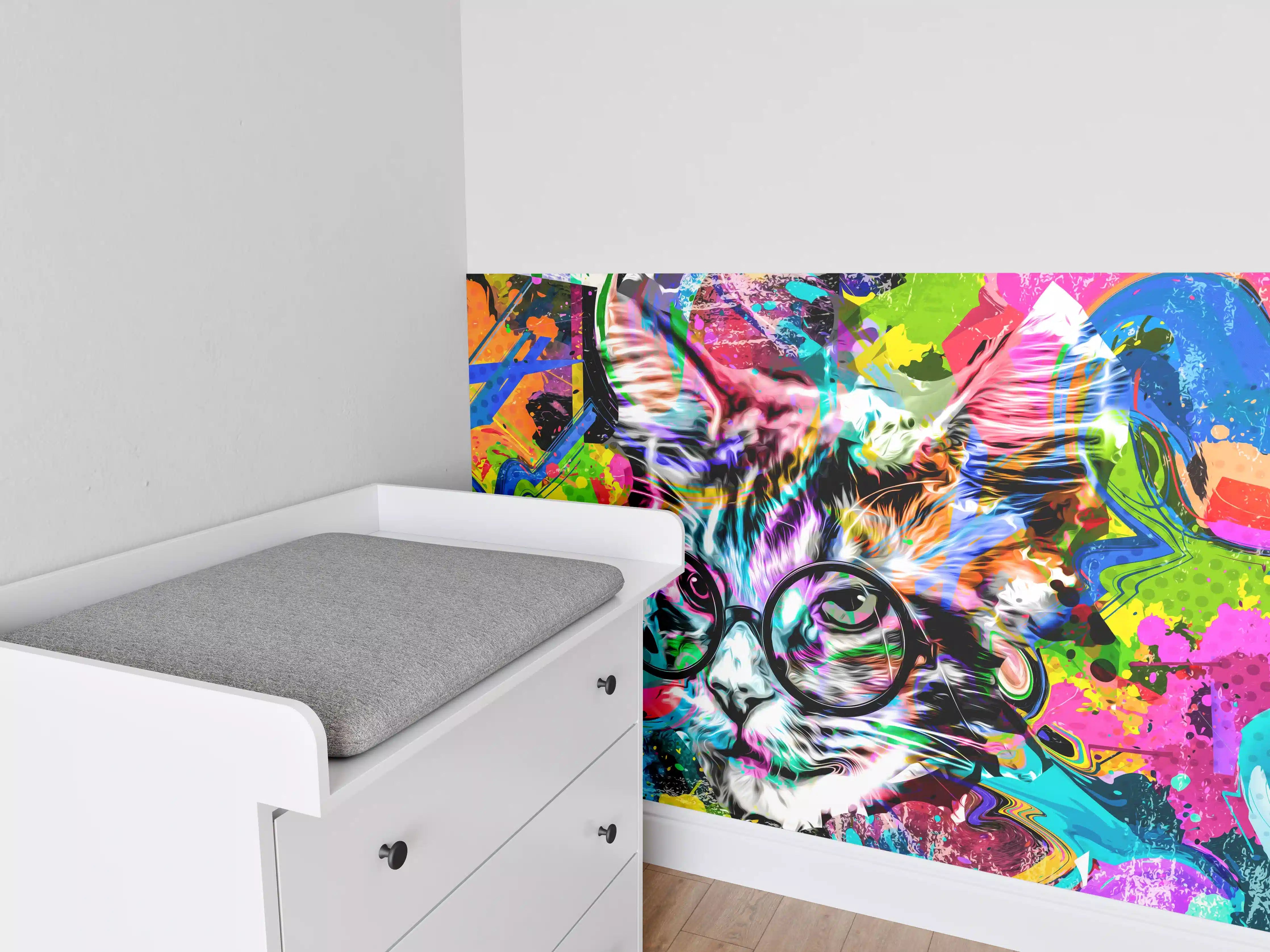 Babyzimmer Wandgestaltung - Bunter abstrakter Katzenkopf mit Brille 