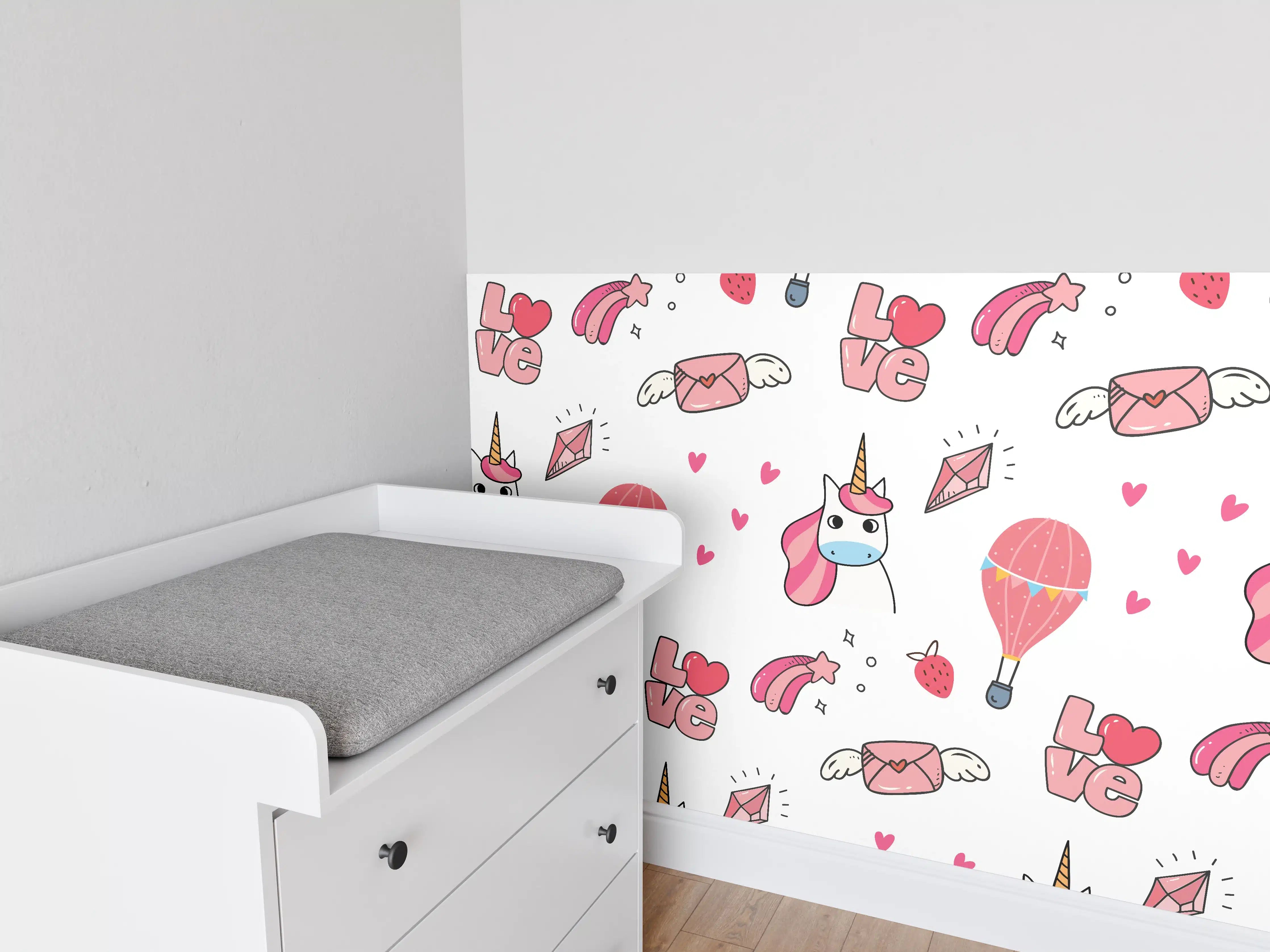 Babyzimmer Wandgestaltung - Buntes Einhorn & Liebe Muster